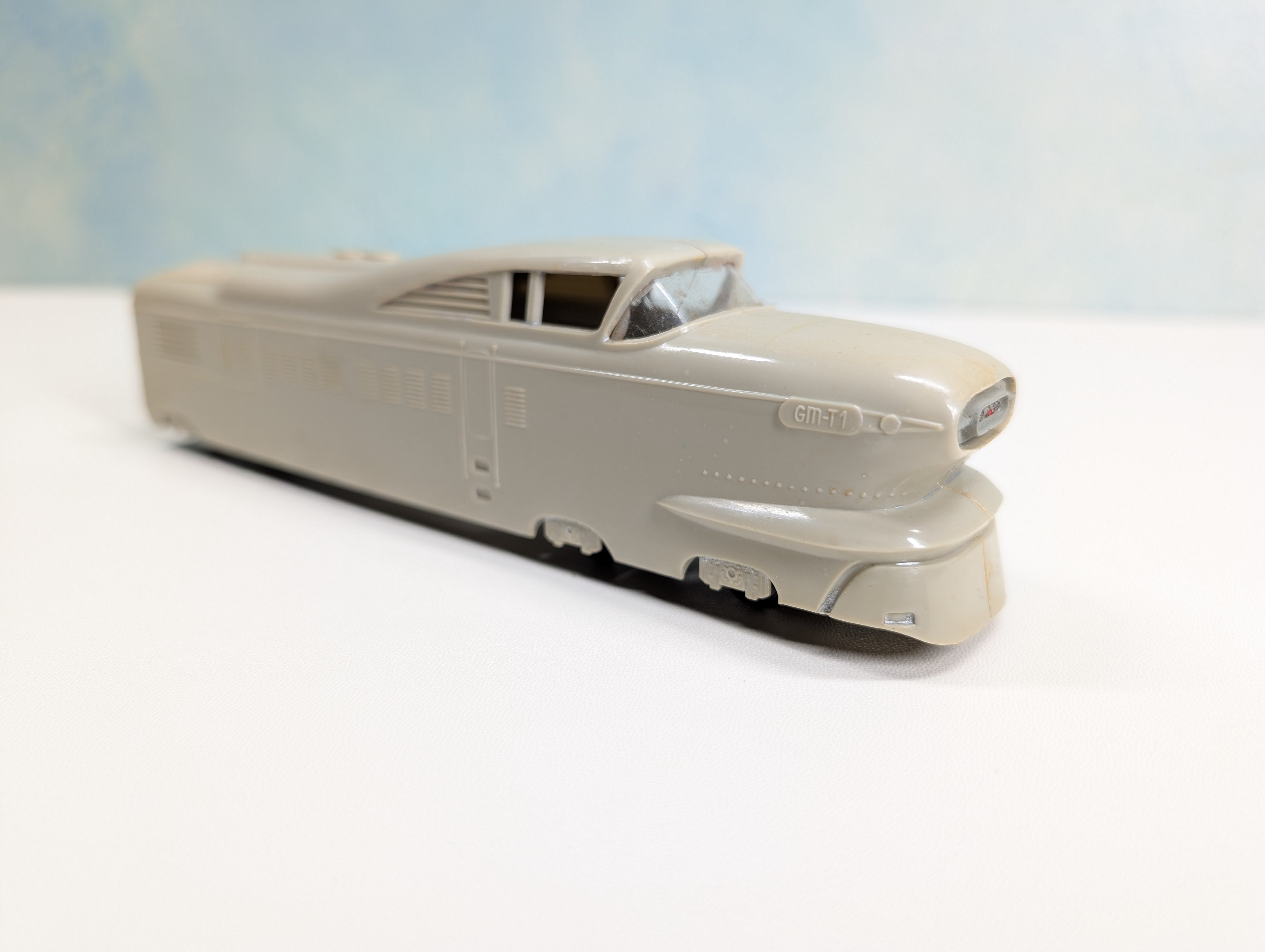 USED Varney HO Scale Aerotrain Unpowered Locomotive, Undecorated GM-T1
