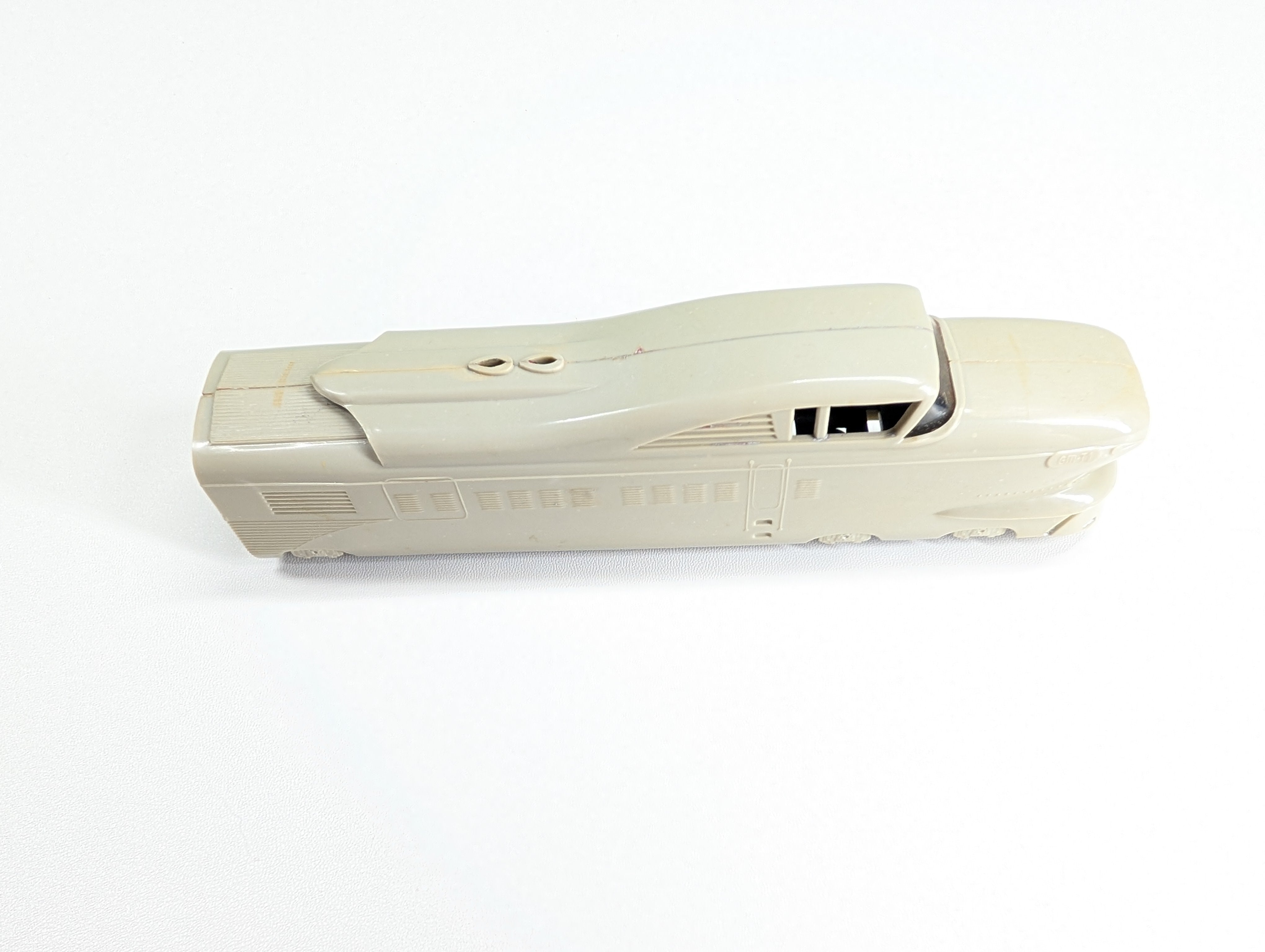 USED Varney HO Scale Aerotrain Unpowered Locomotive, Undecorated GM-T1