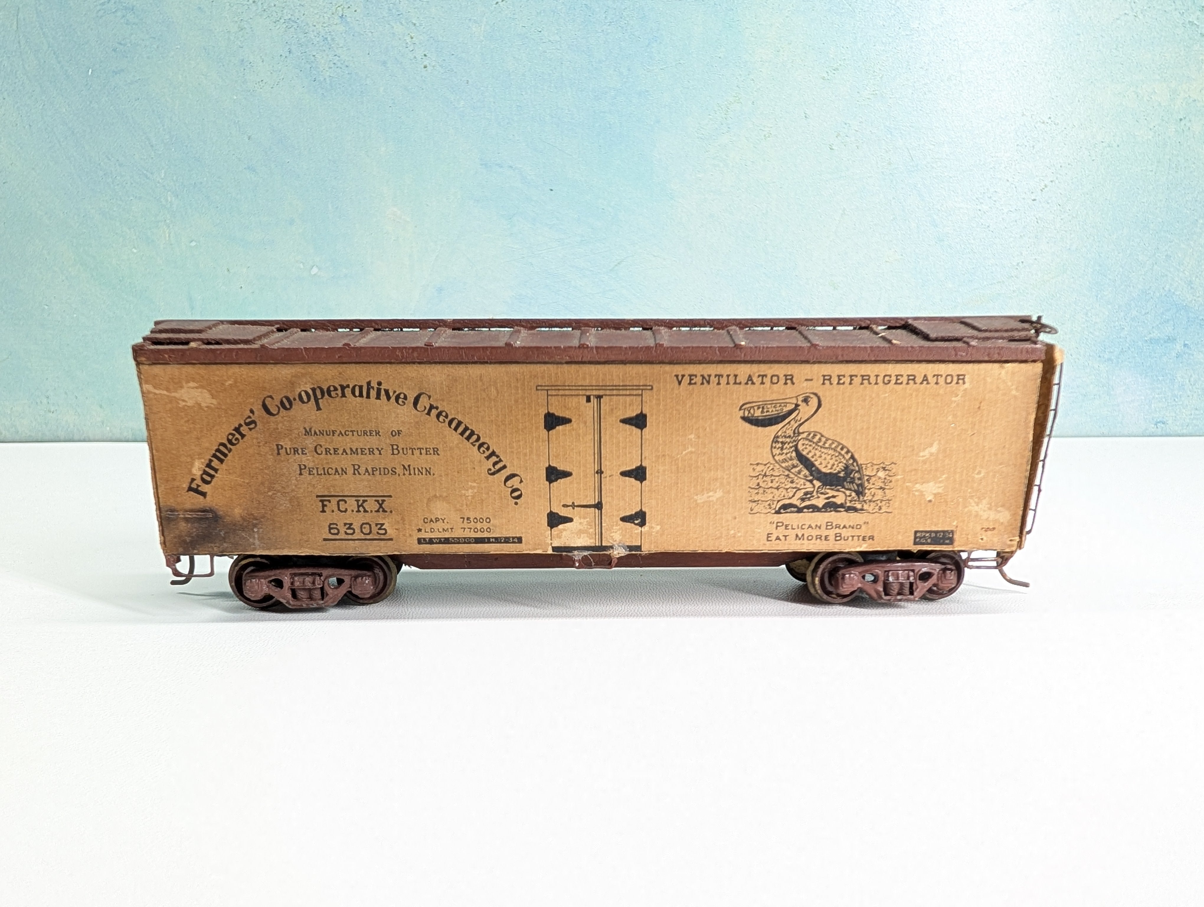 USED HO Scale Wood Built 44' Reefer Box Car Farmer's Coop Creamery FCKX #6303