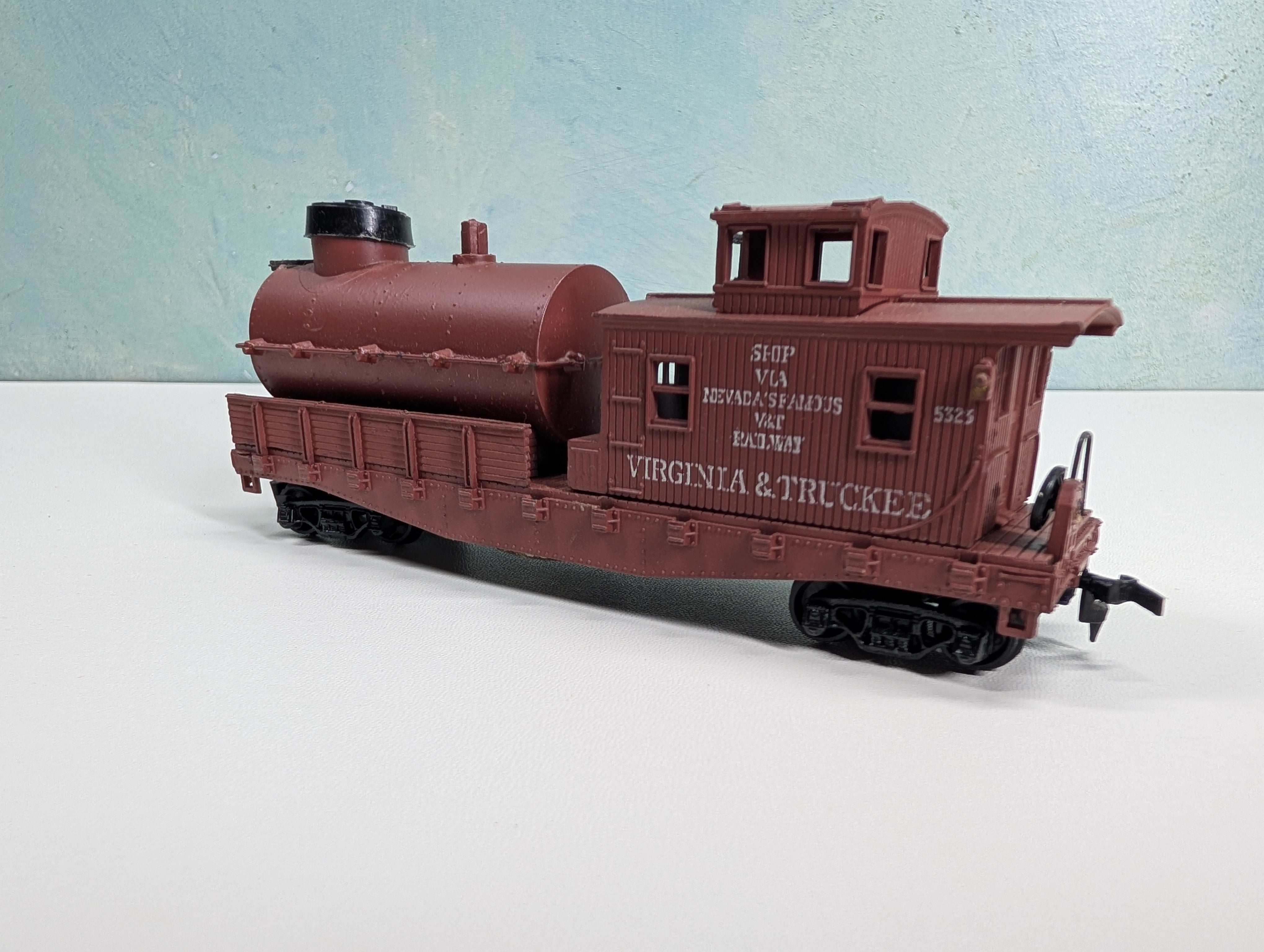 USED AHM HO Scale Track Cleaning MOW Car Virginia and Truckee Railroad #5323