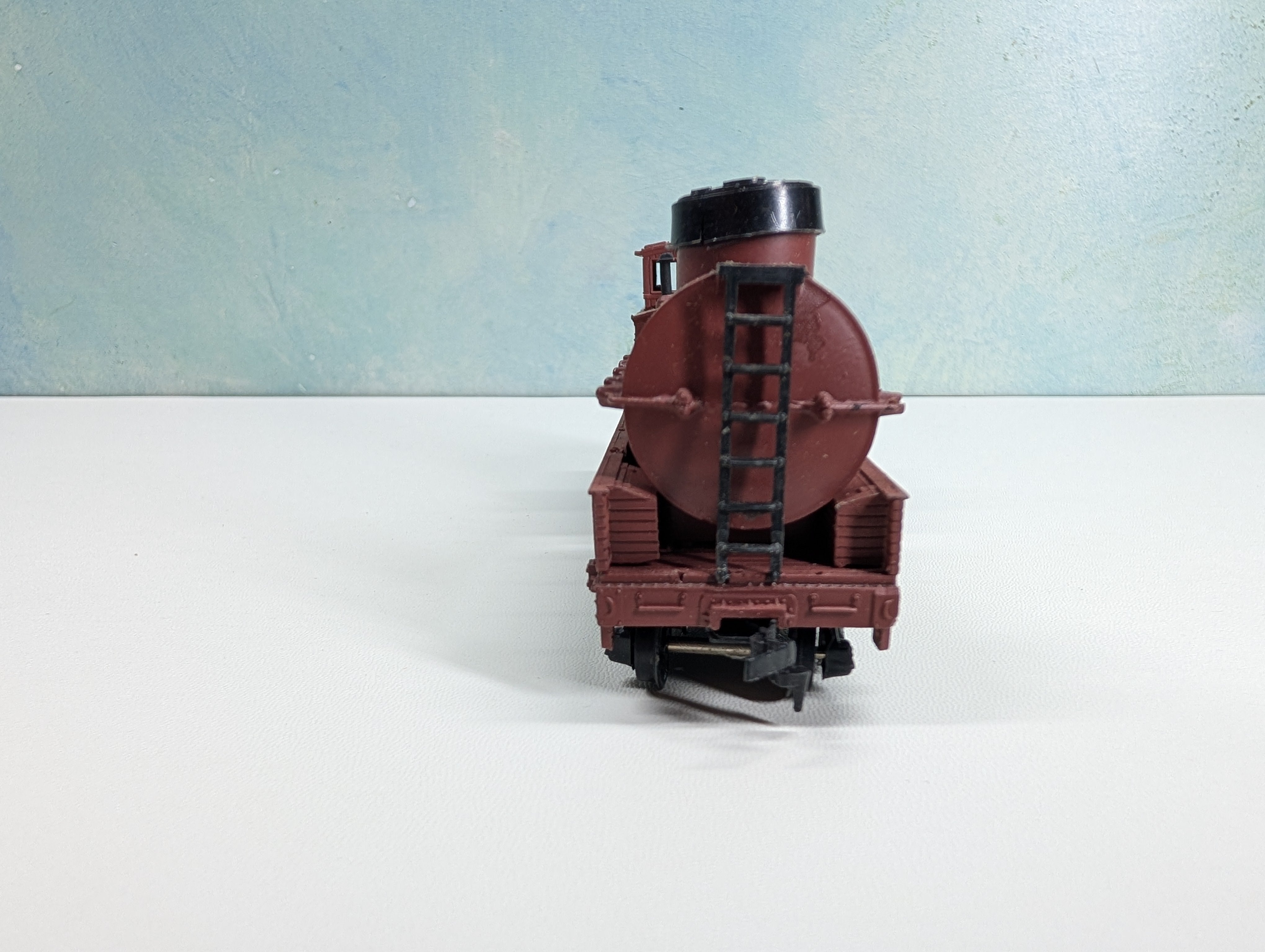 USED AHM HO Scale Track Cleaning MOW Car Virginia and Truckee Railroad #5323