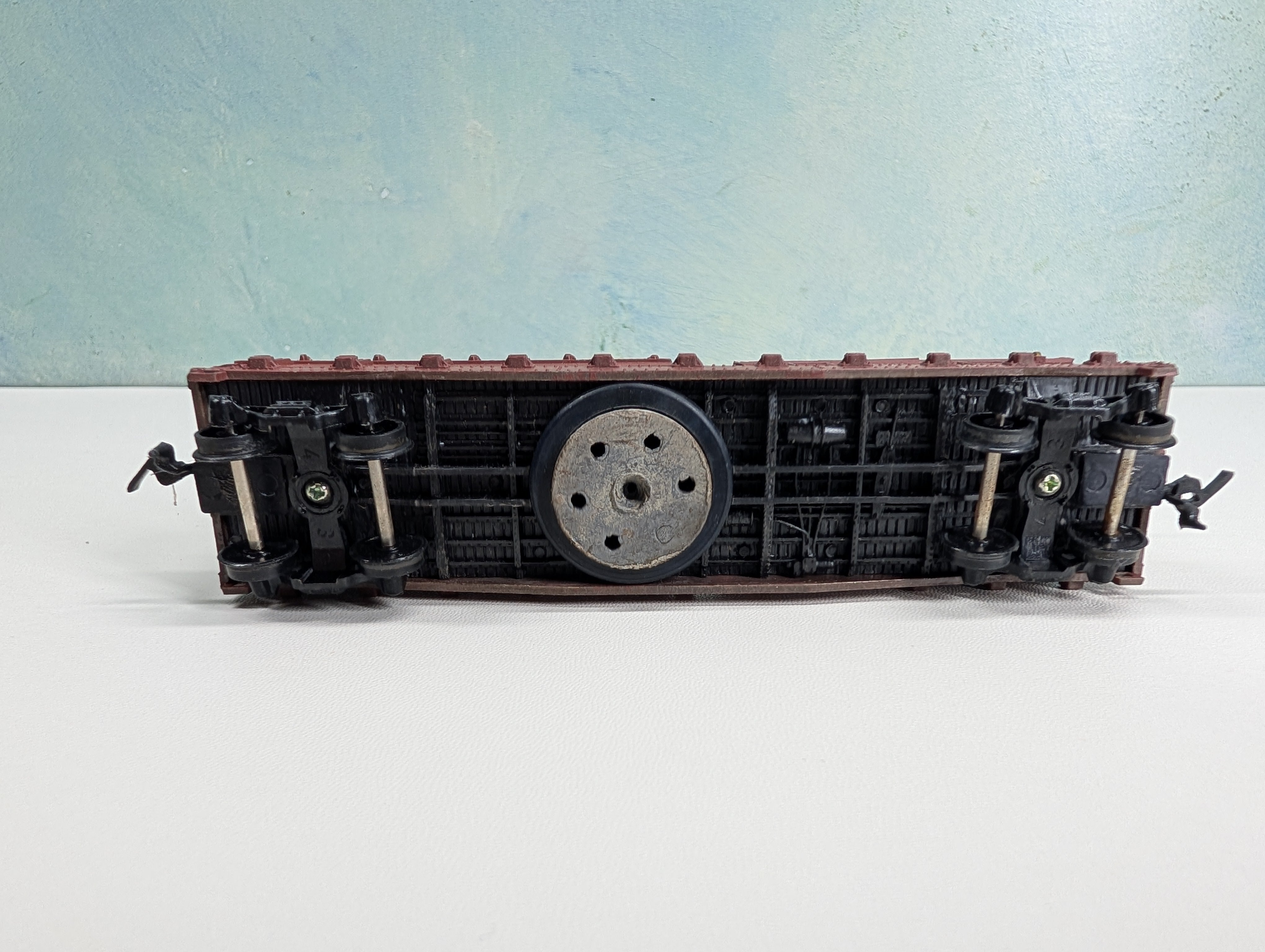 USED AHM HO Scale Track Cleaning MOW Car Virginia and Truckee Railroad #5323