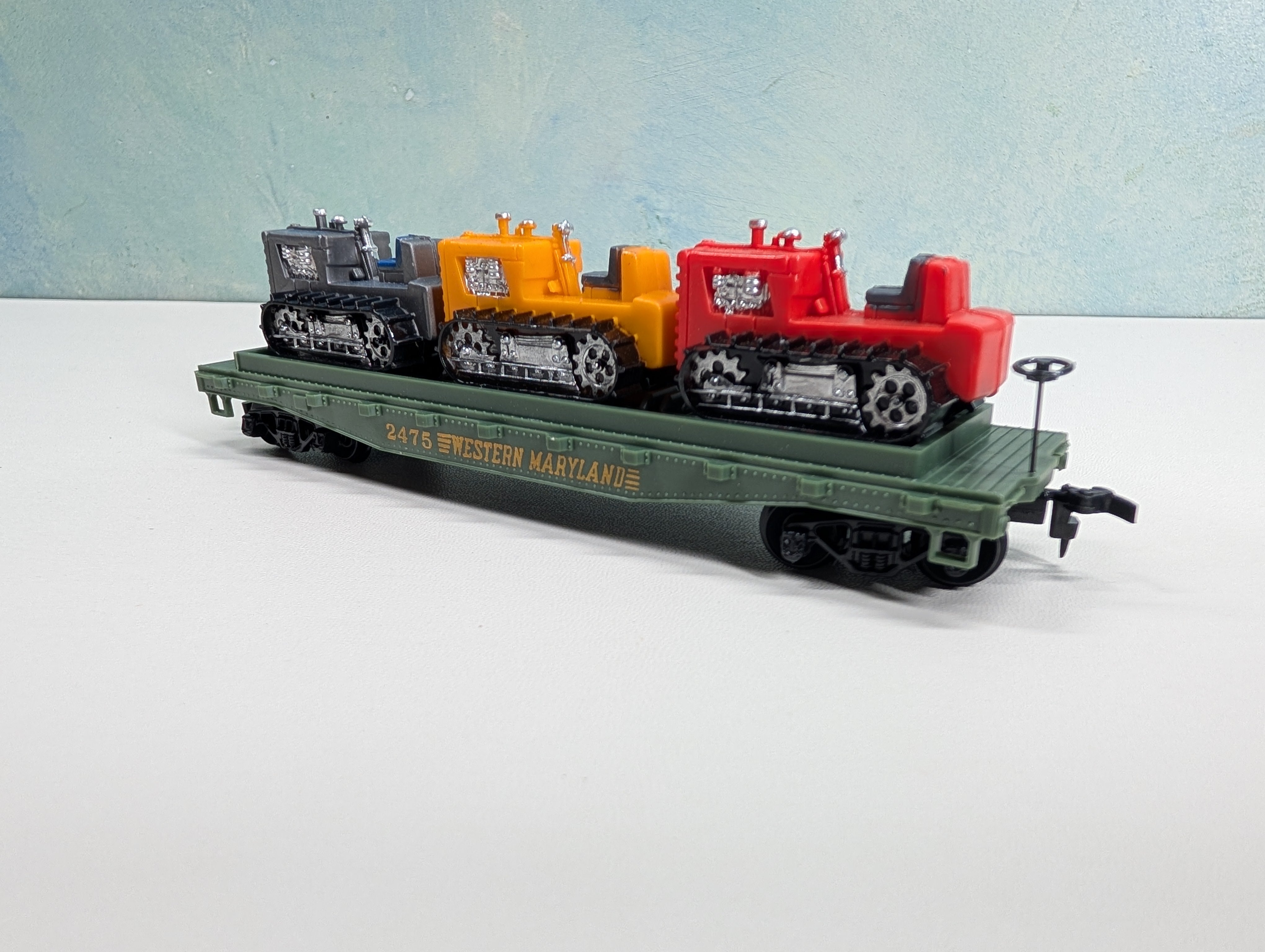USED Tyco HO Scale 40' Flat Car w/ Tractors & Brake Wheel! Western Maryland #2475