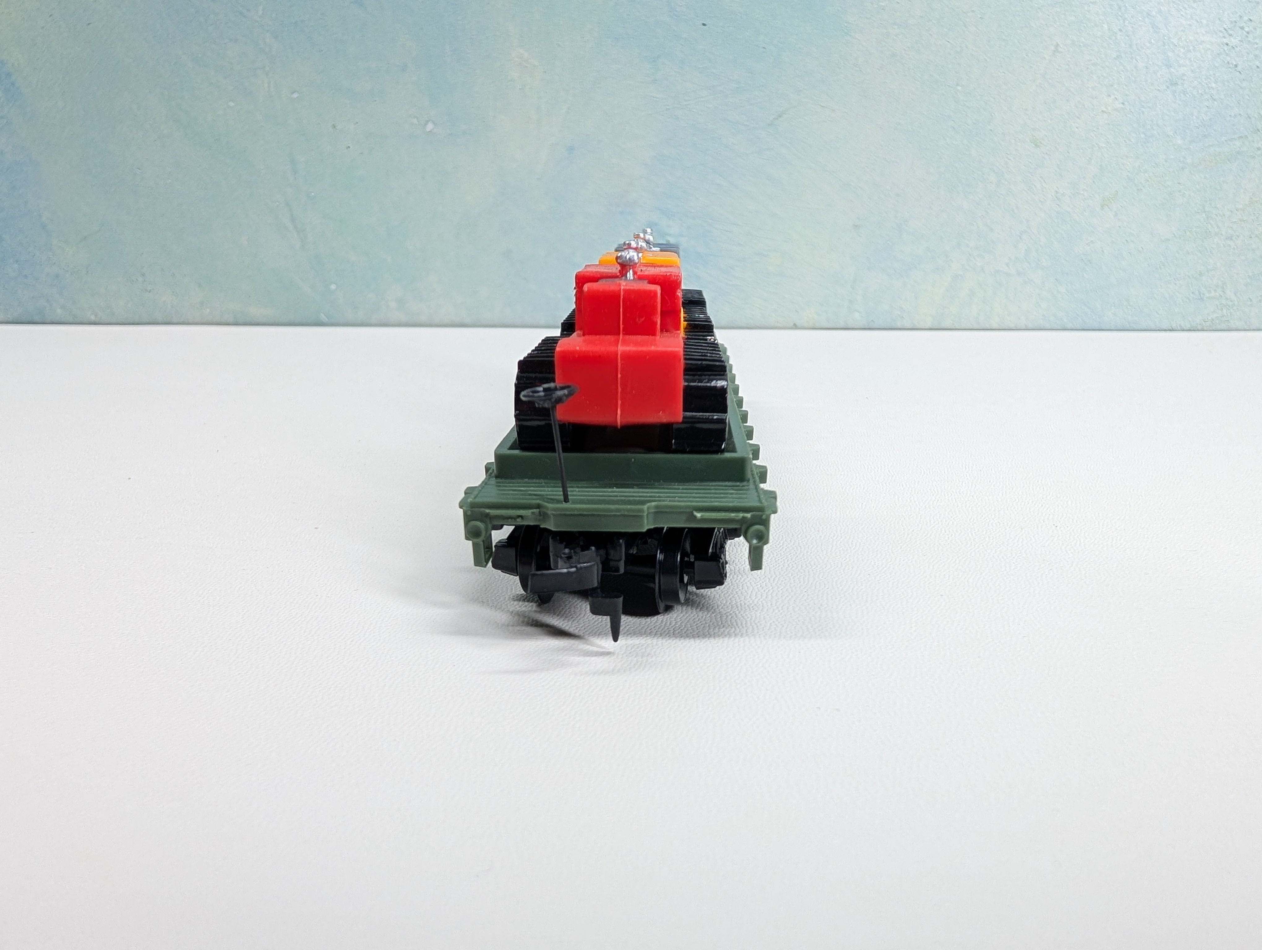 USED Tyco HO Scale 40' Flat Car w/ Tractors & Brake Wheel! Western Maryland #2475
