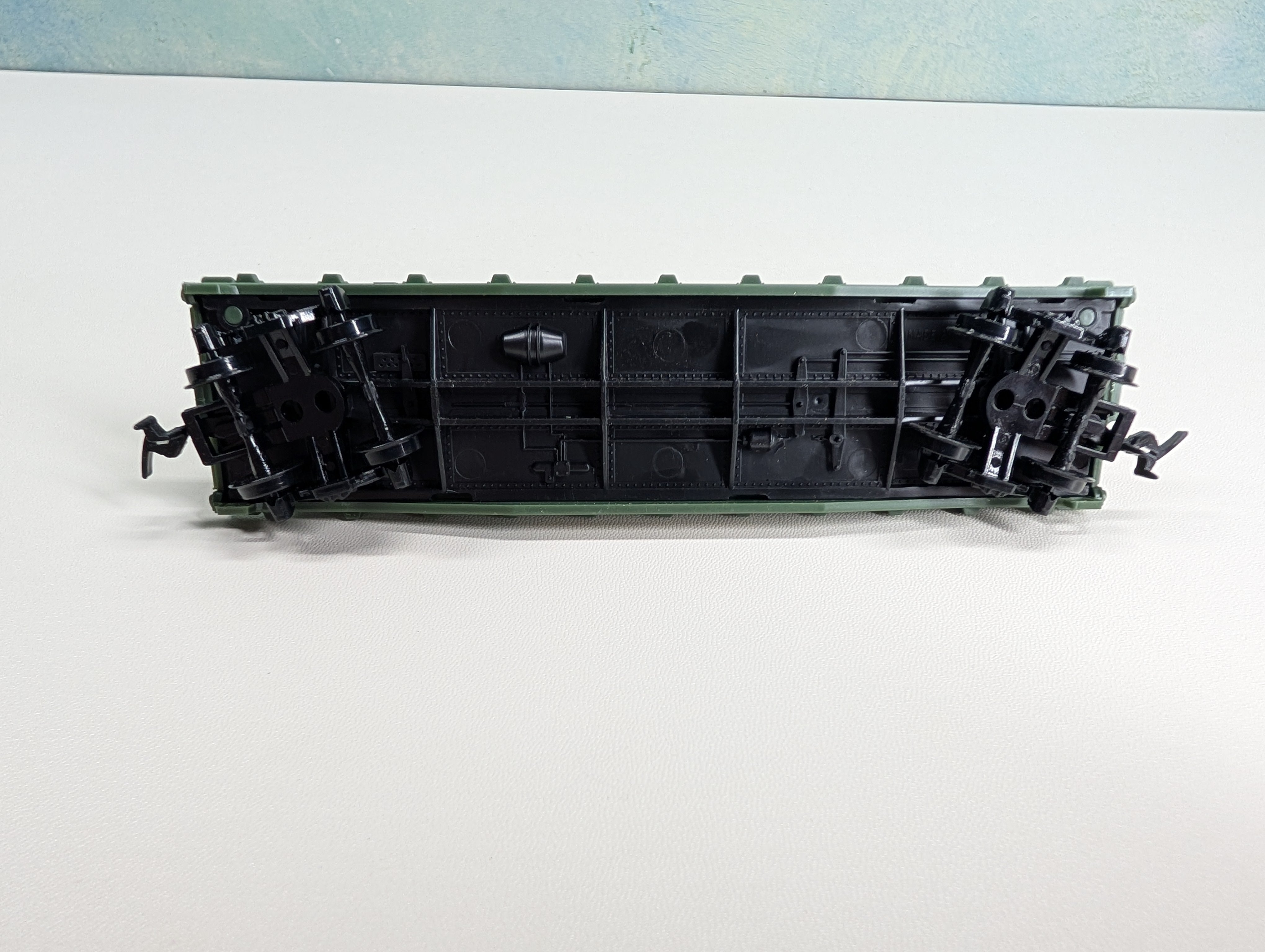 USED Tyco HO Scale 40' Flat Car w/ Tractors & Brake Wheel! Western Maryland #2475