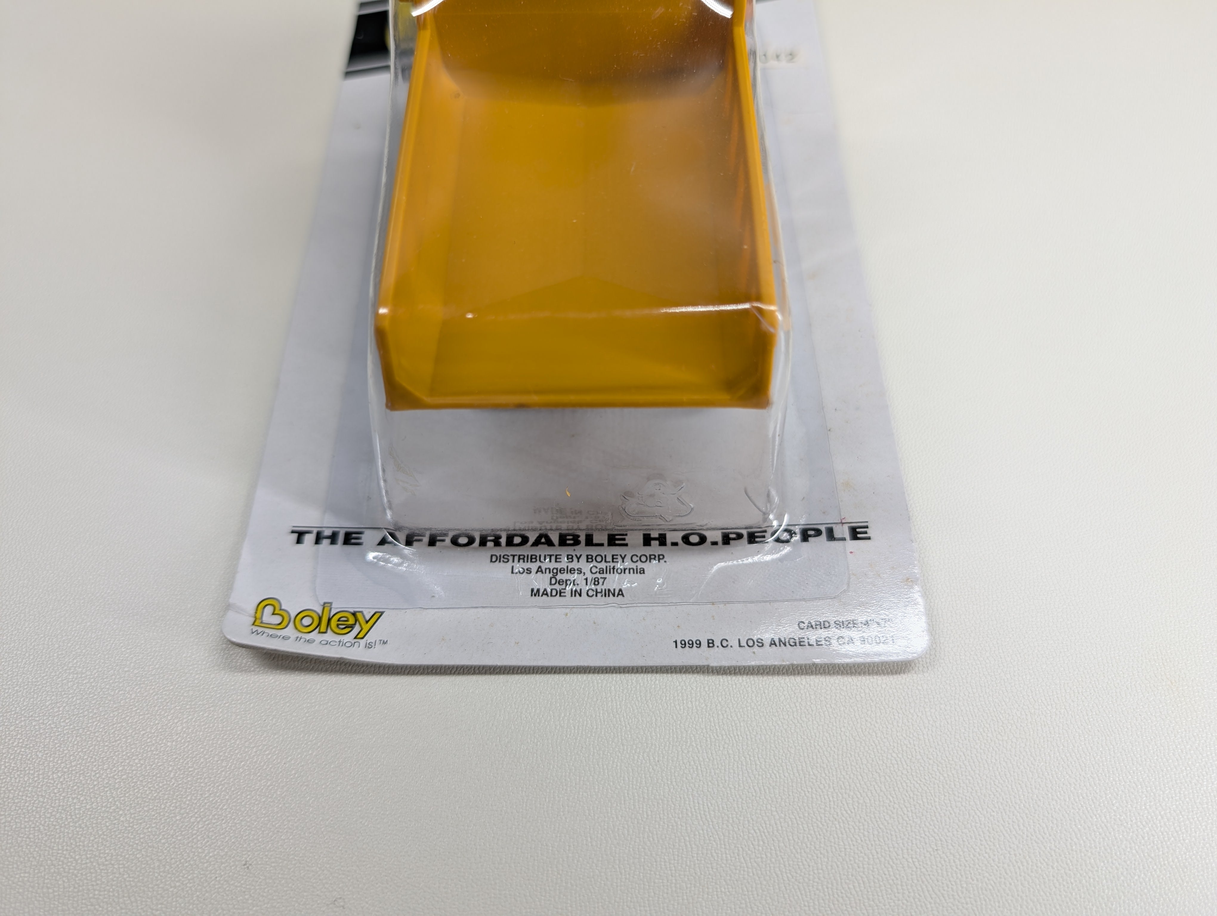 Boley 2042 HO Scale Large Quarry Plastic Dump Truck Diecast w/ Plastic Parts