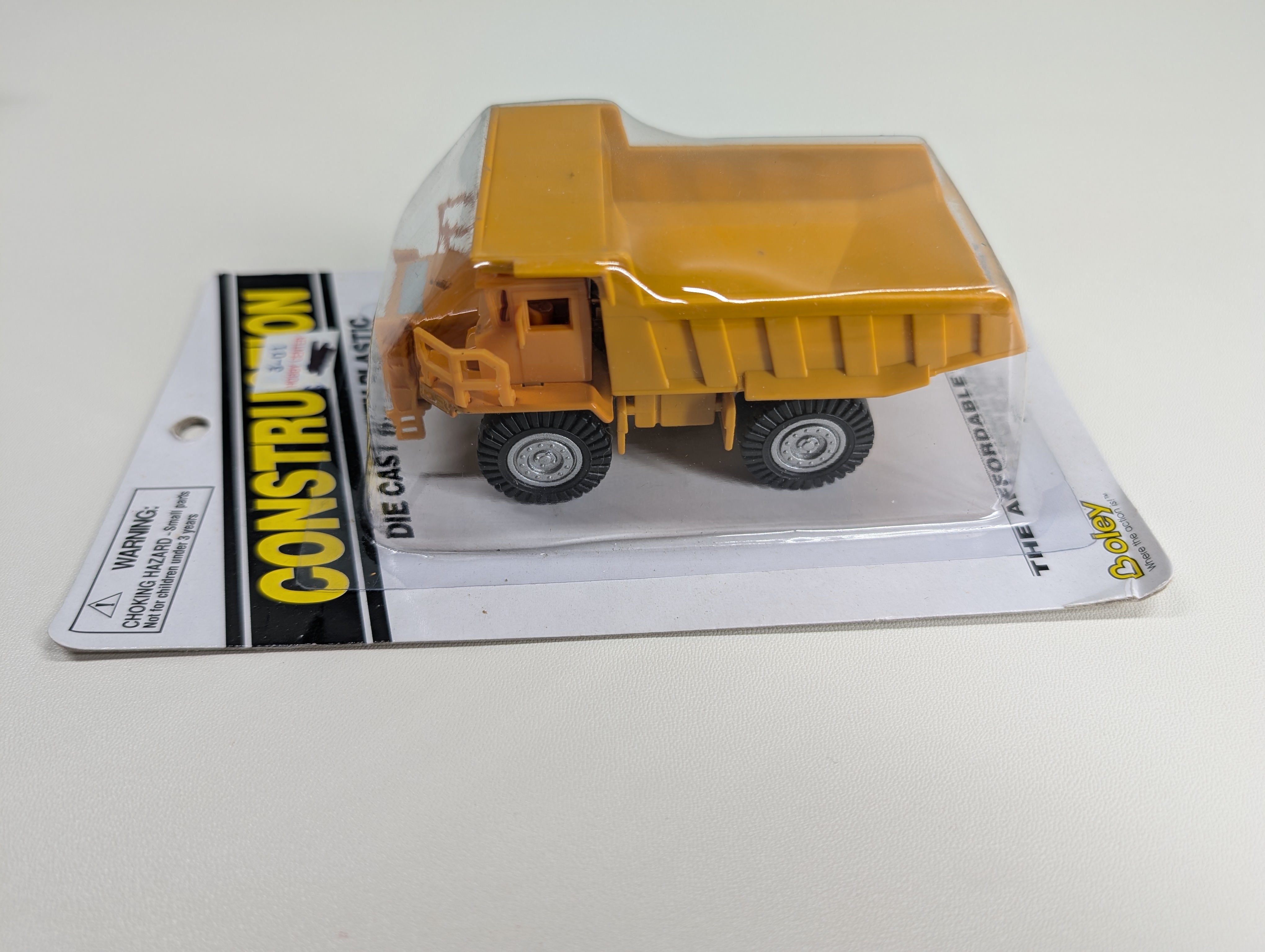 Boley 2042 HO Scale Large Quarry Plastic Dump Truck Diecast w/ Plastic Parts