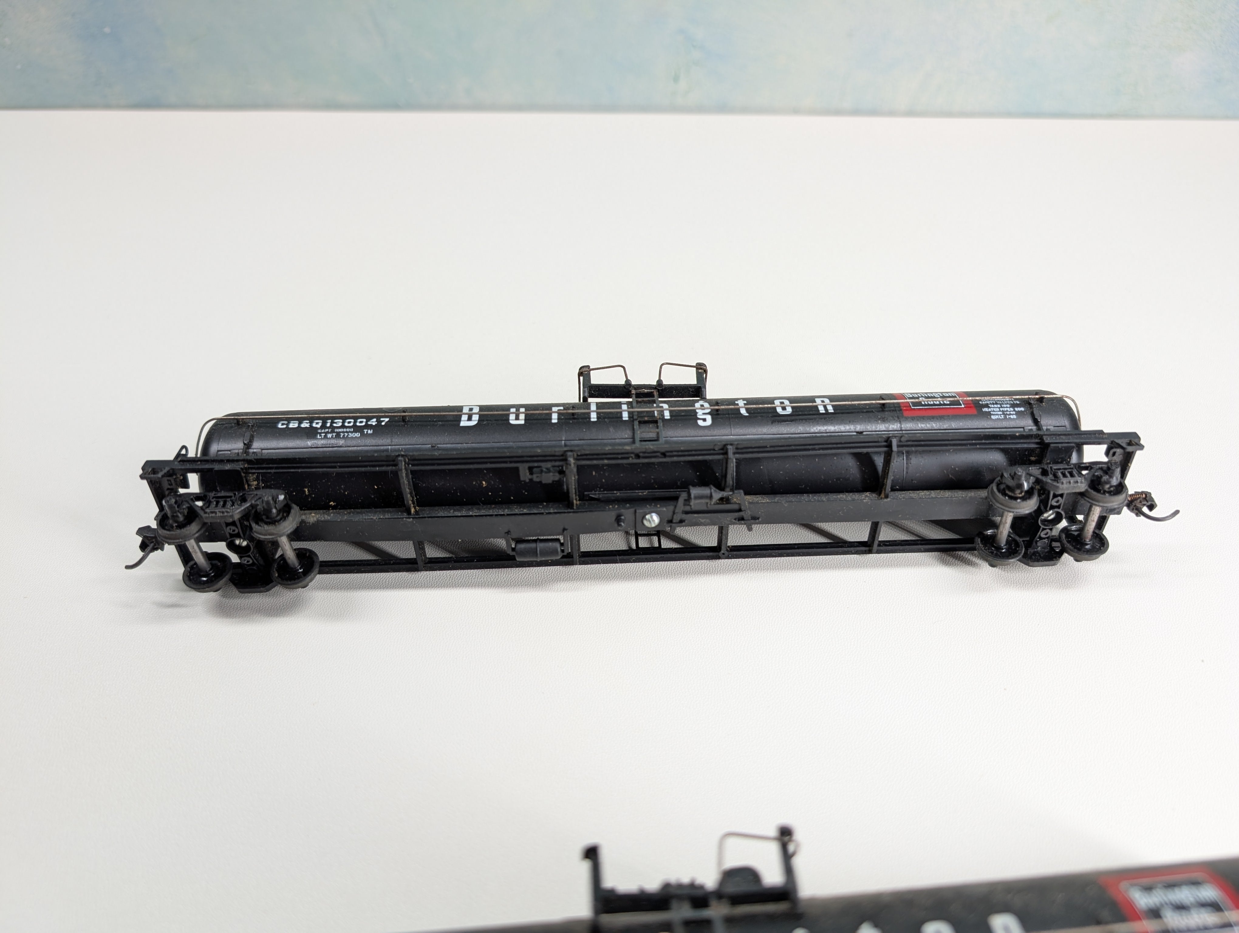 USED Athearn HO Scale 60' Tank Cars Burlington CB&Q #130047 (2 pcs)