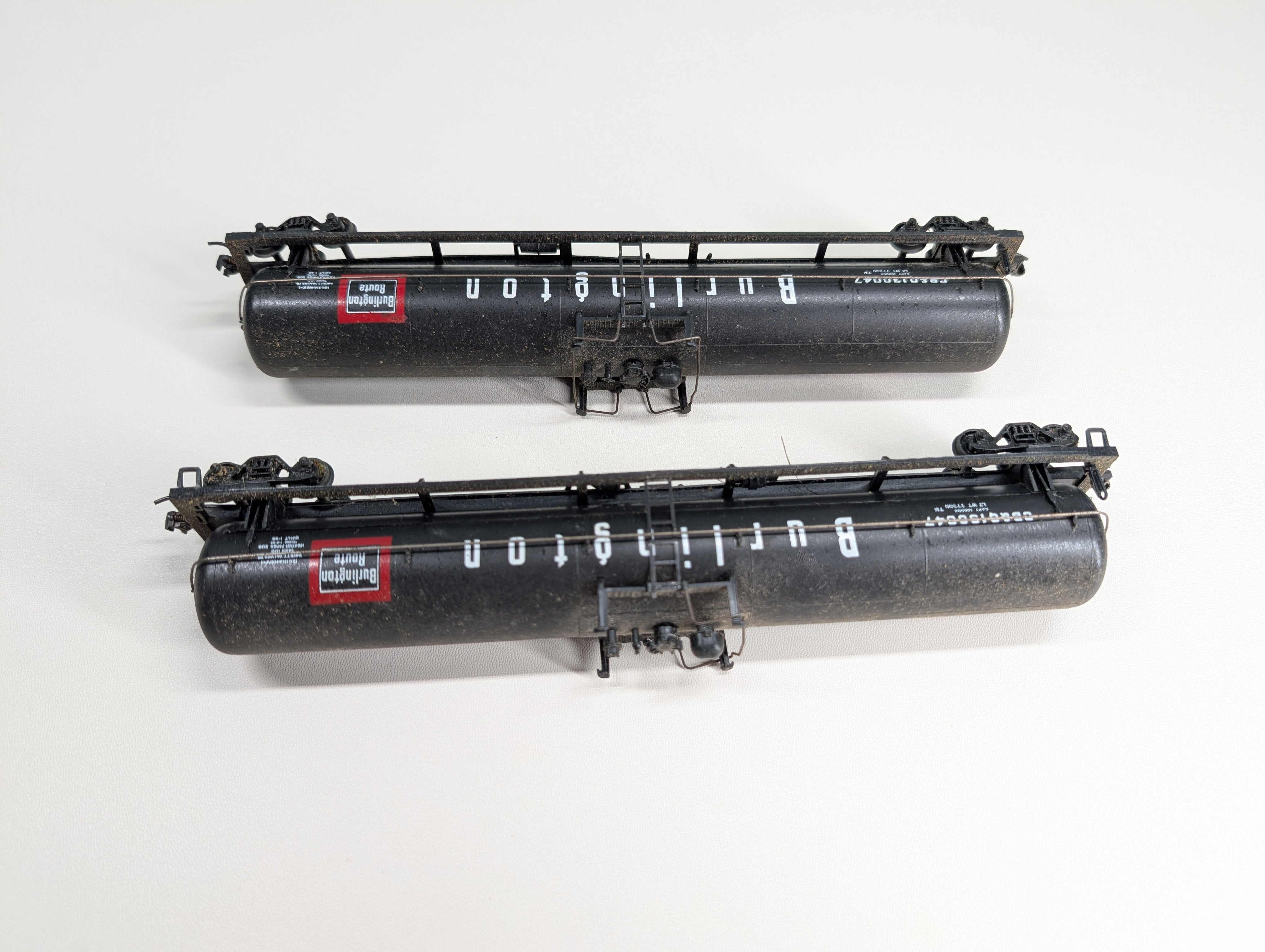 USED Athearn HO Scale 60' Tank Cars Burlington CB&Q #130047 (2 pcs)