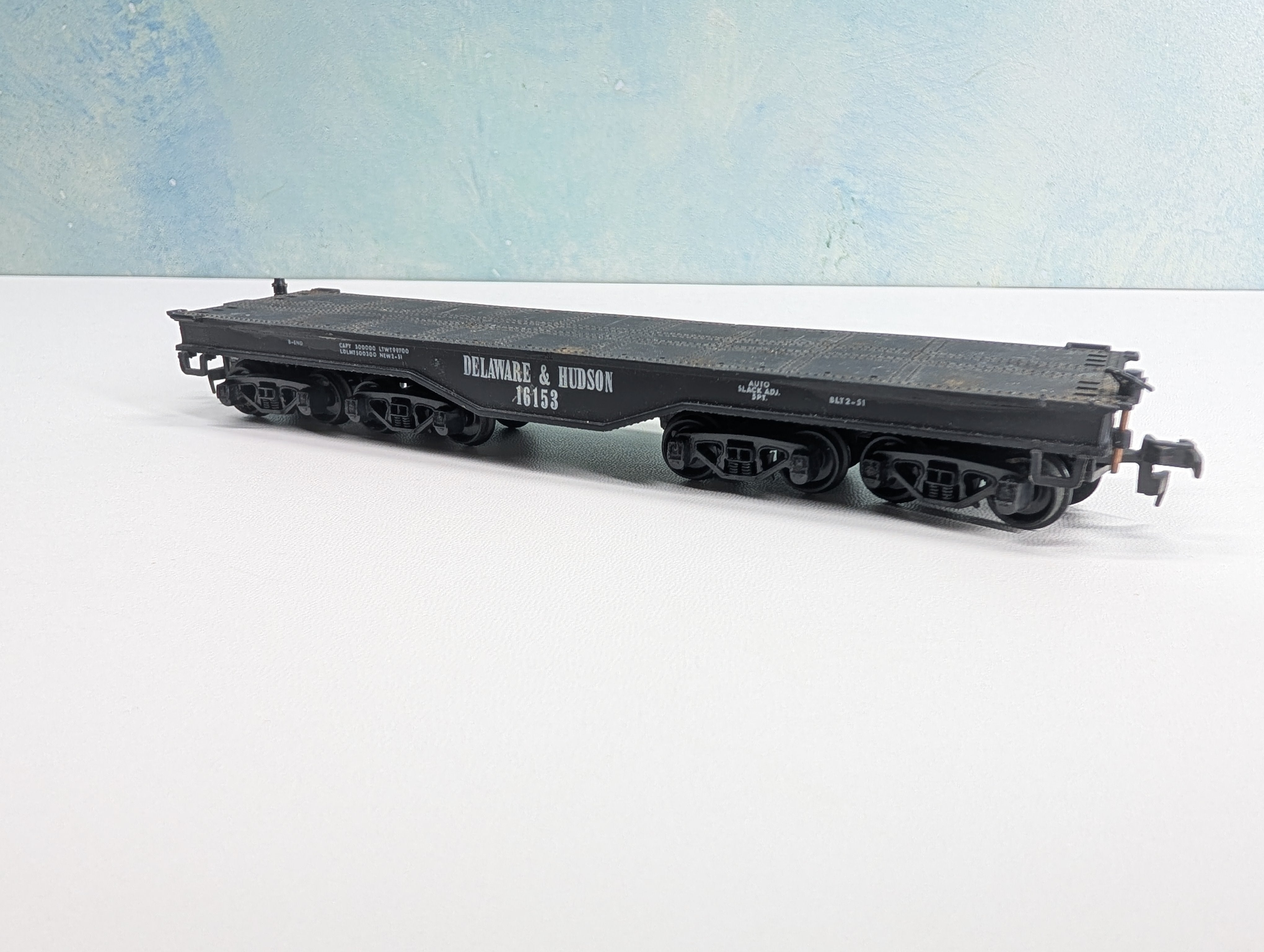 USED AHM HO Scale 48' Heavy Duty Flat Car Delaware and Hudson D&H #16153