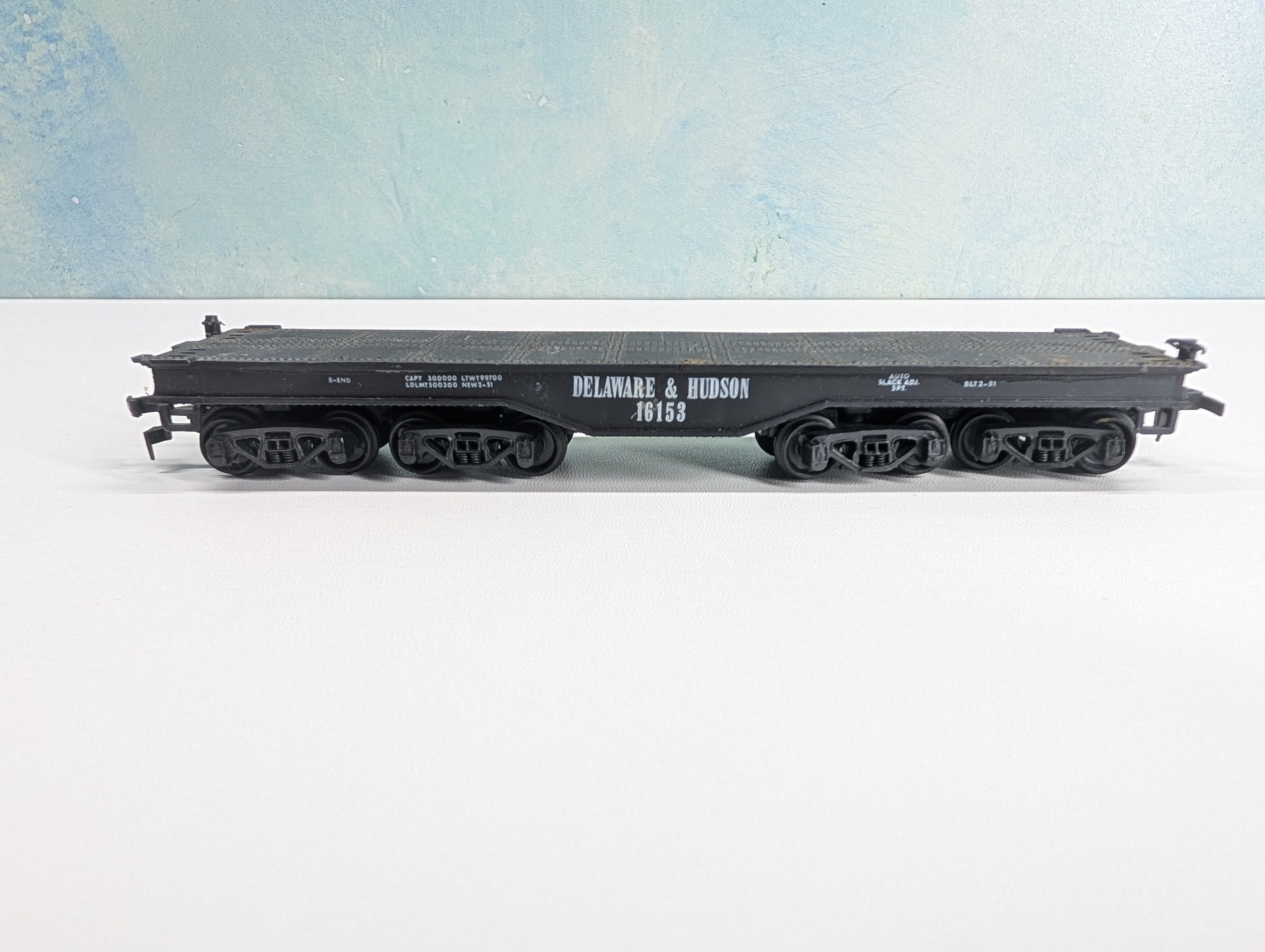 USED AHM HO Scale 48' Heavy Duty Flat Car Delaware and Hudson D&H #16153