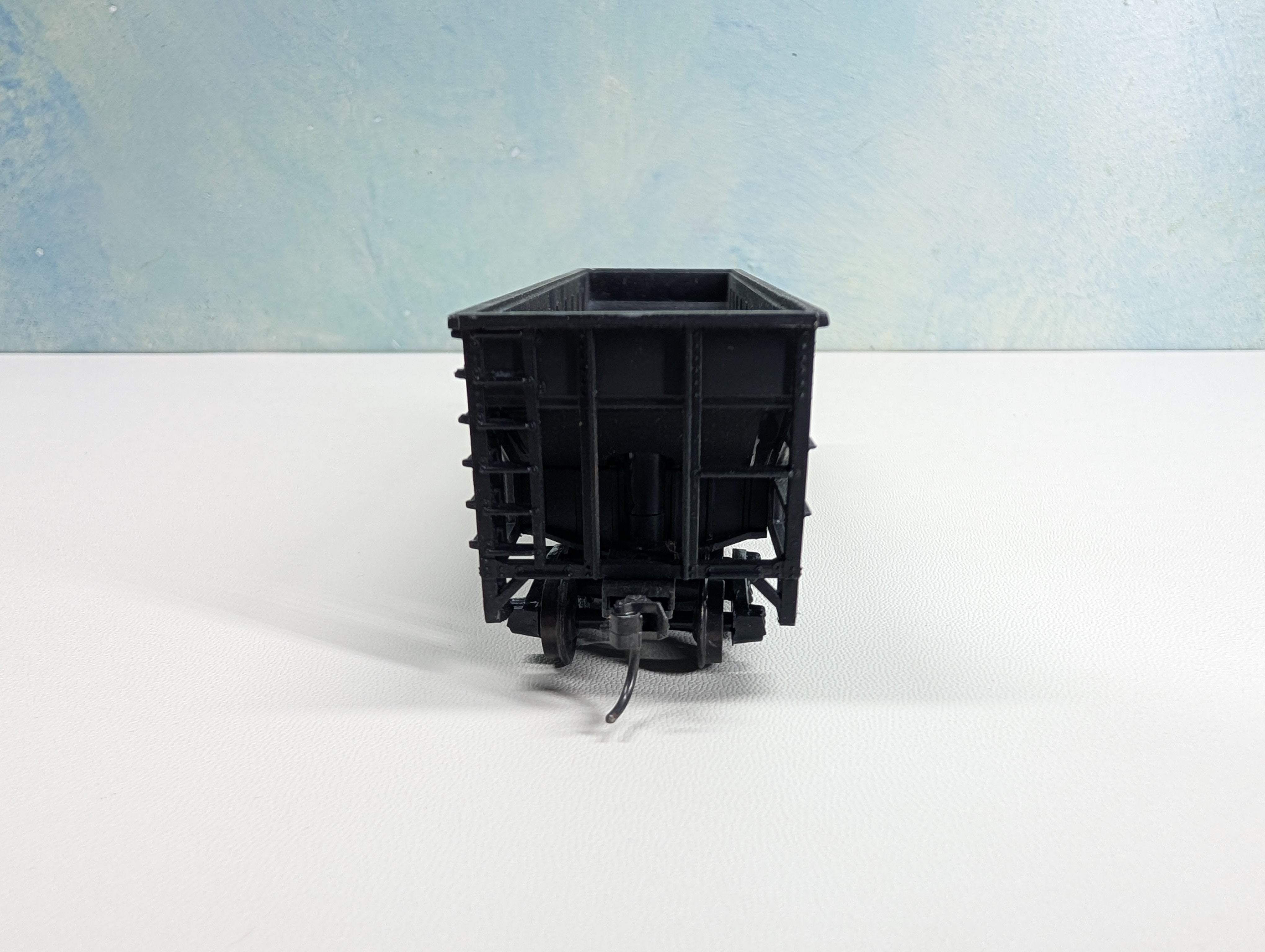USED HO Scale 2 Bay Hopper Norfolk & Western N&W #67024 Metal Wheels