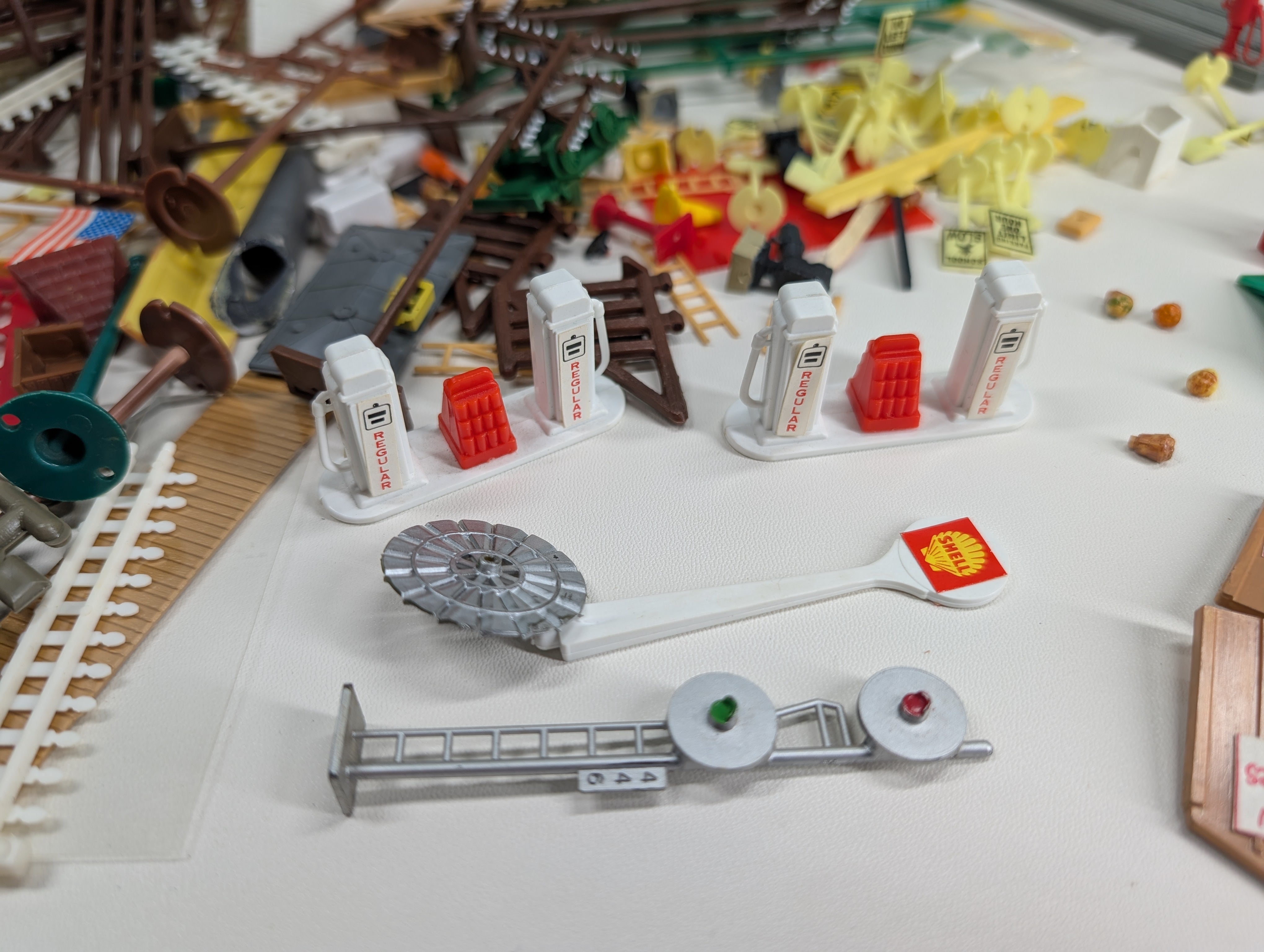 USED HO Scale Large Lot of Detail Parts, Building Parts, Gas Pumps Etc