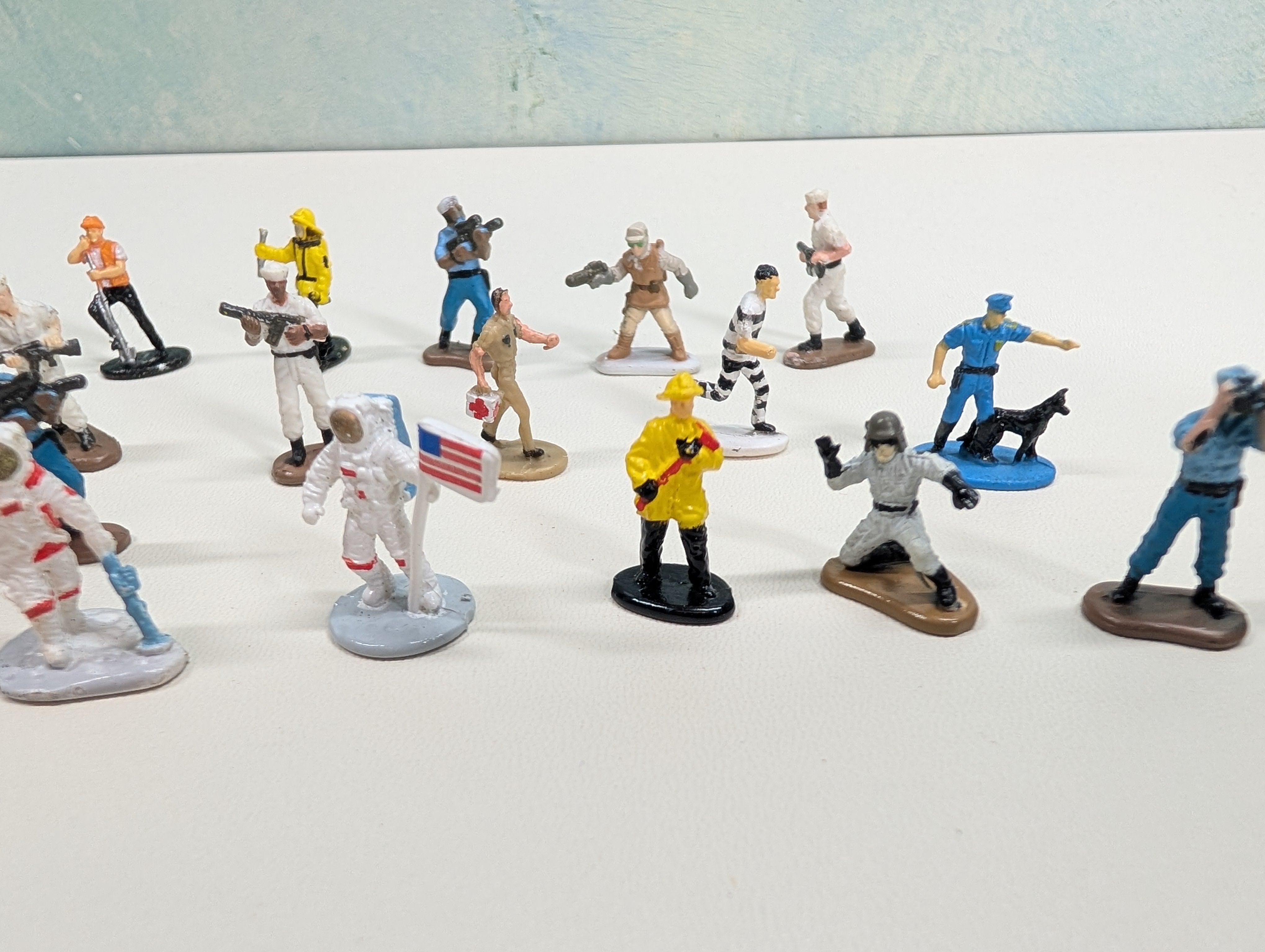 USED HO Scale Astronaut, Policemen, Firemen and other Unique Figures (20+ pcs)