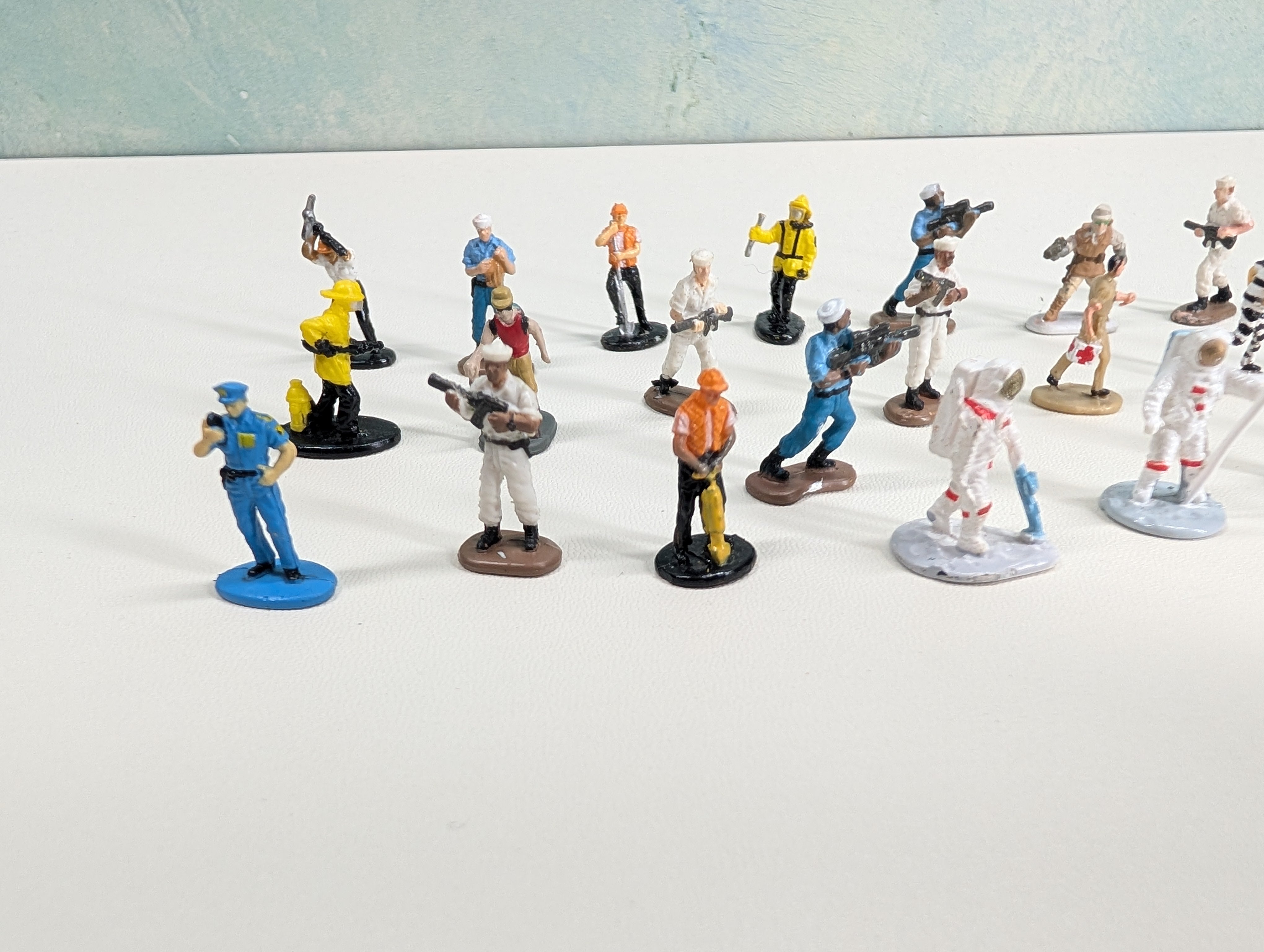USED HO Scale Astronaut, Policemen, Firemen and other Unique Figures (20+ pcs)