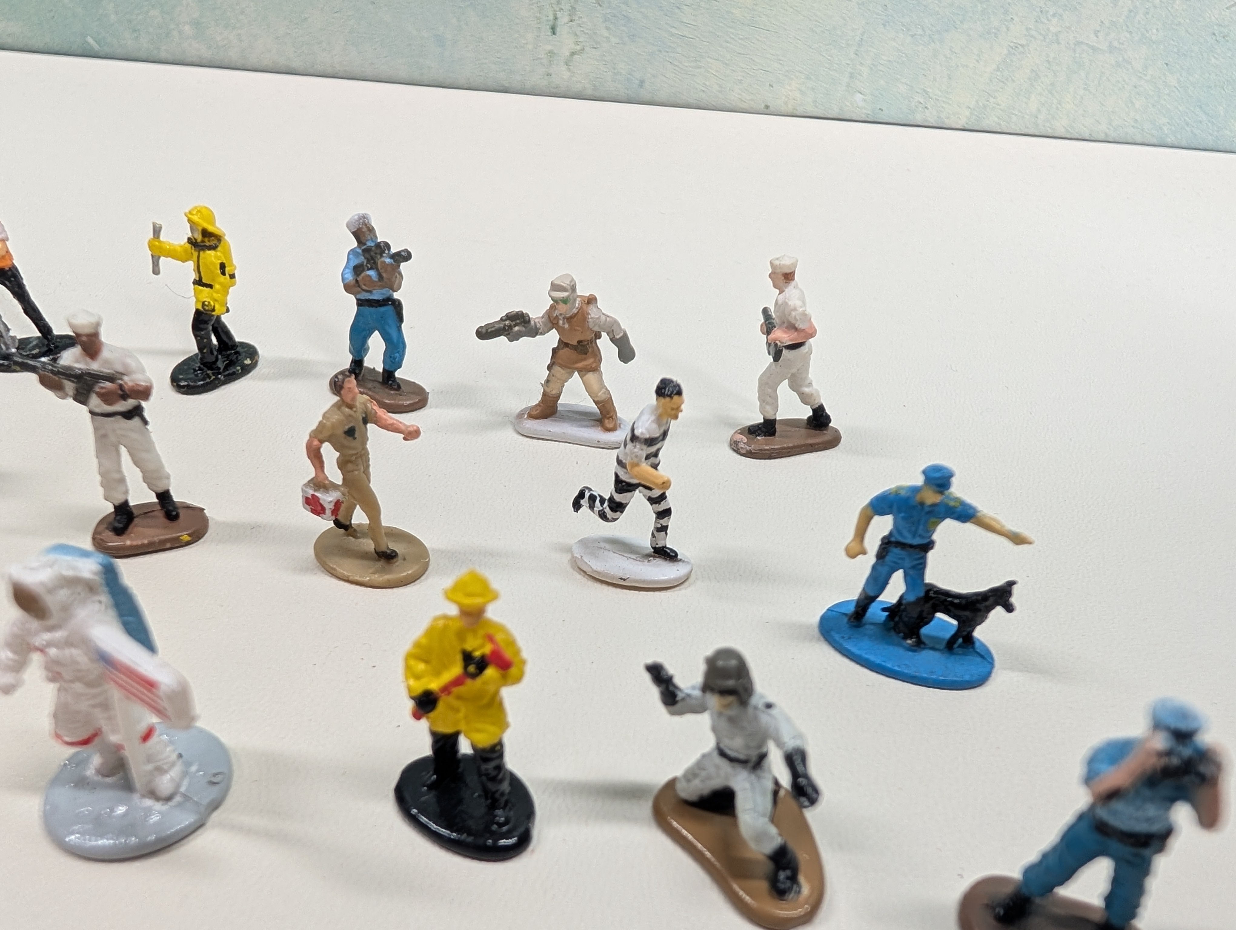 USED HO Scale Astronaut, Policemen, Firemen and other Unique Figures (20+ pcs)