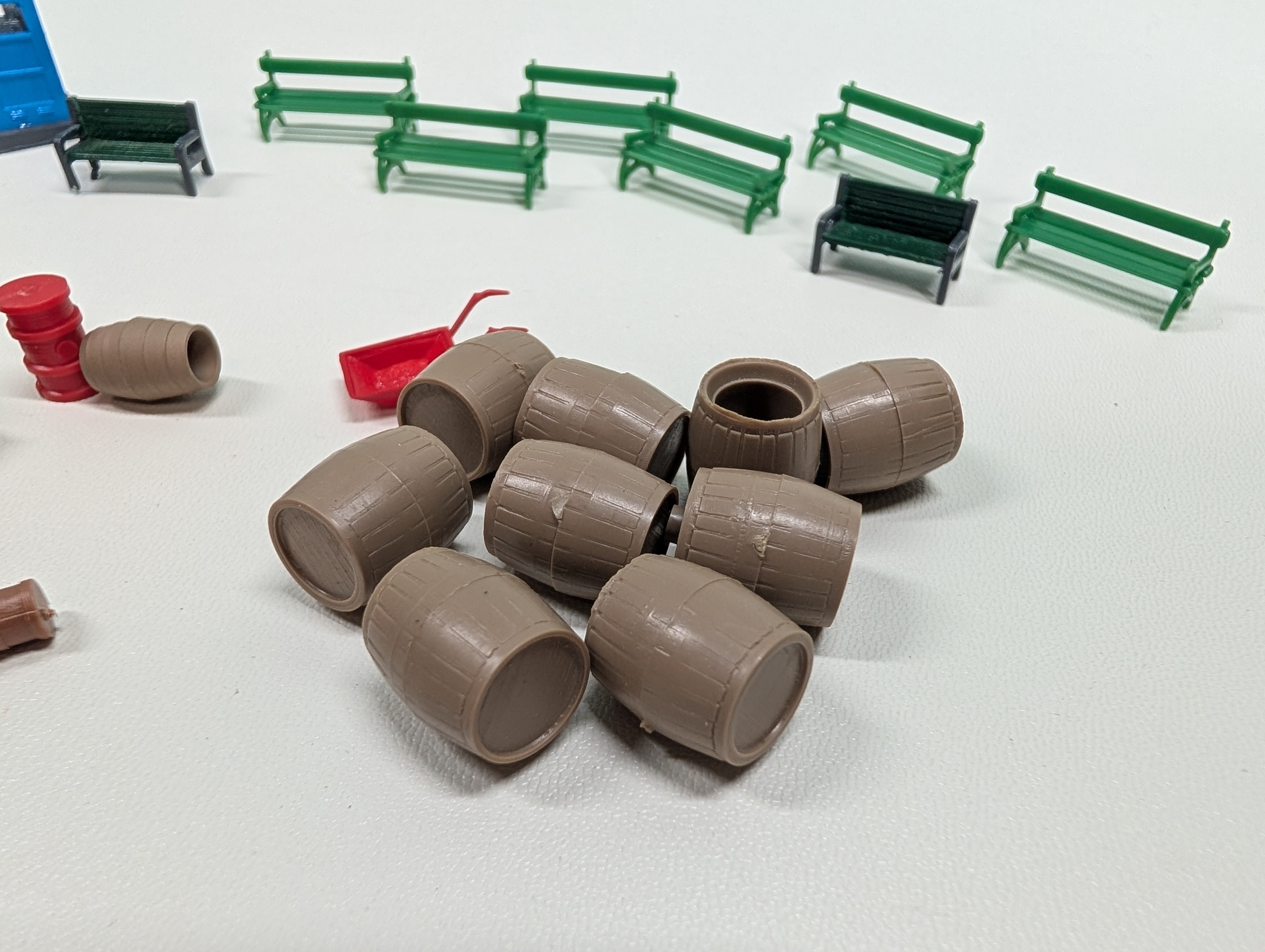 USED HO Scale Lot of Barrels, Fire Hydrants, Park Benches & Other Layout Details
