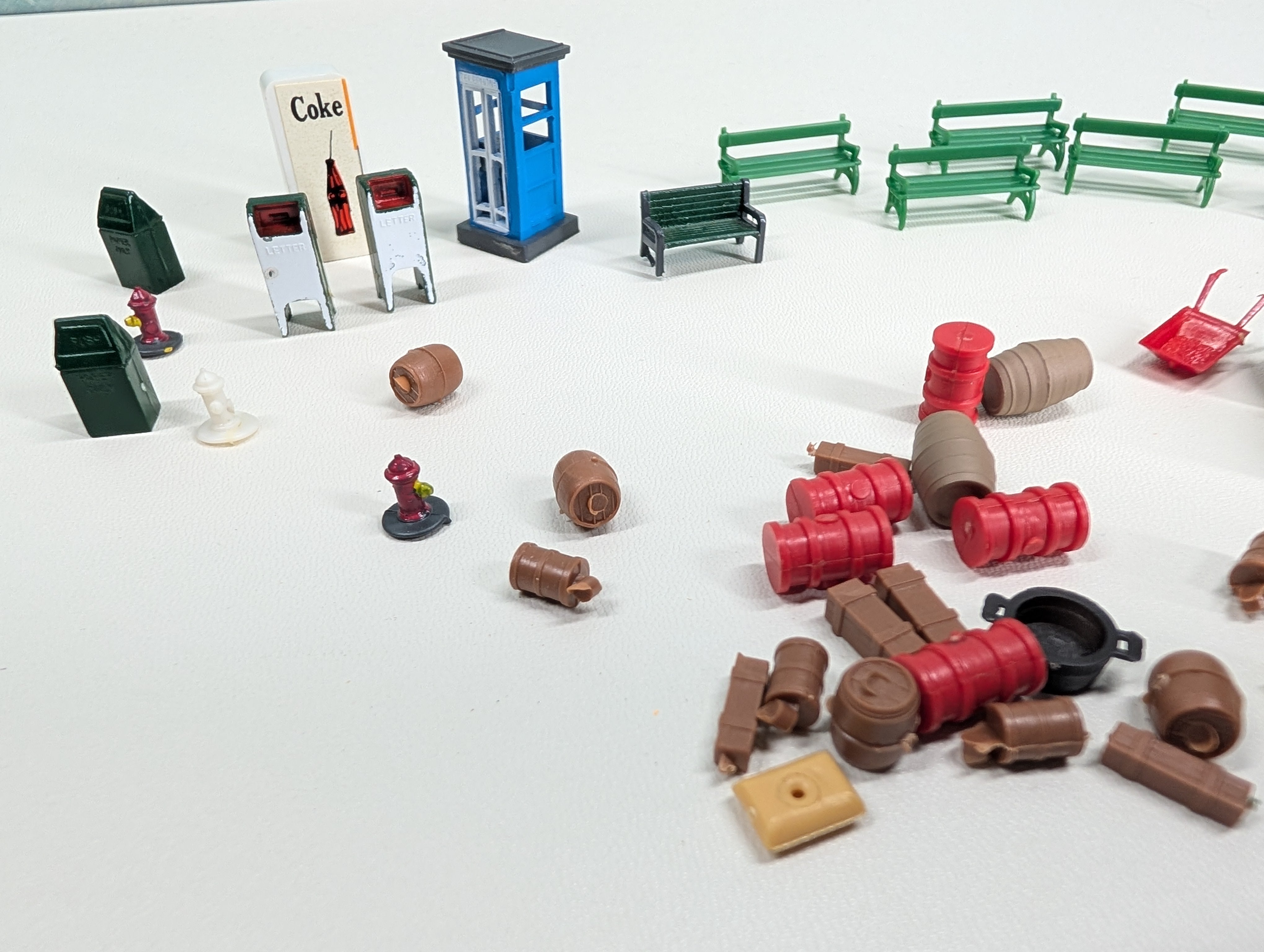 USED HO Scale Lot of Barrels, Fire Hydrants, Park Benches & Other Layout Details