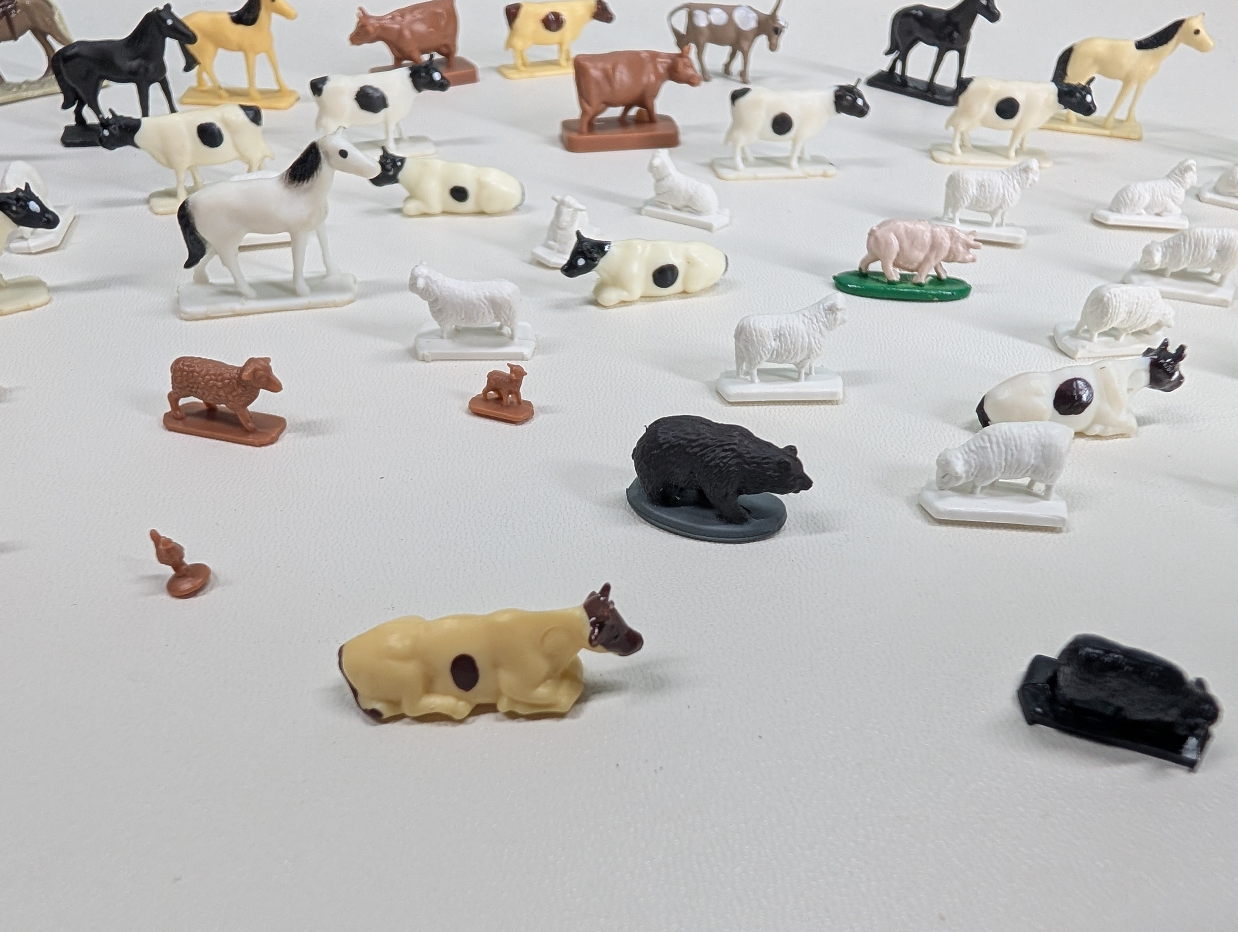 USED HO Scale Animals, Farm Animals (60 pcs)
