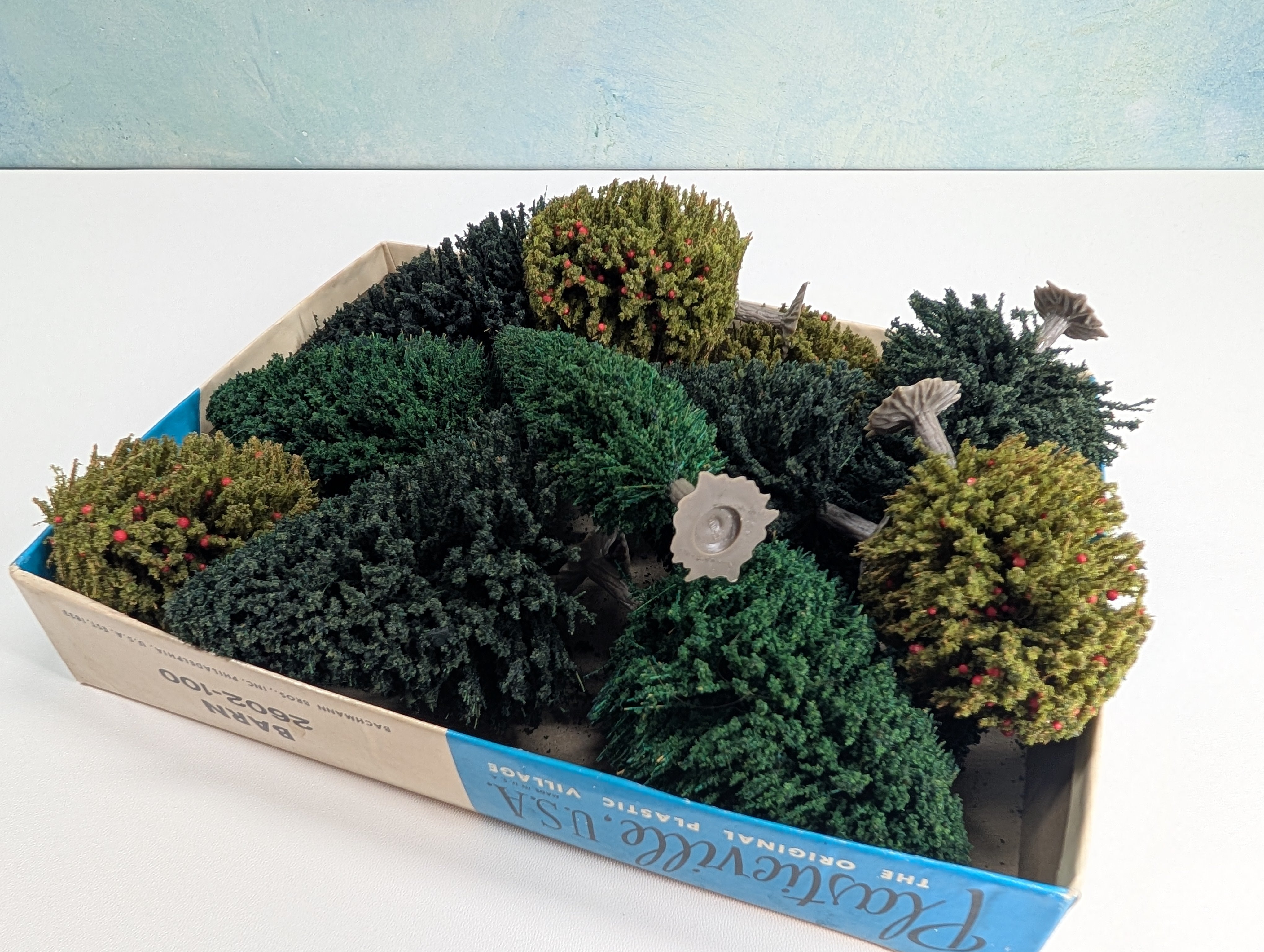 USED HO Scale Lot of Various Trees, Scenery (10+ pcs)