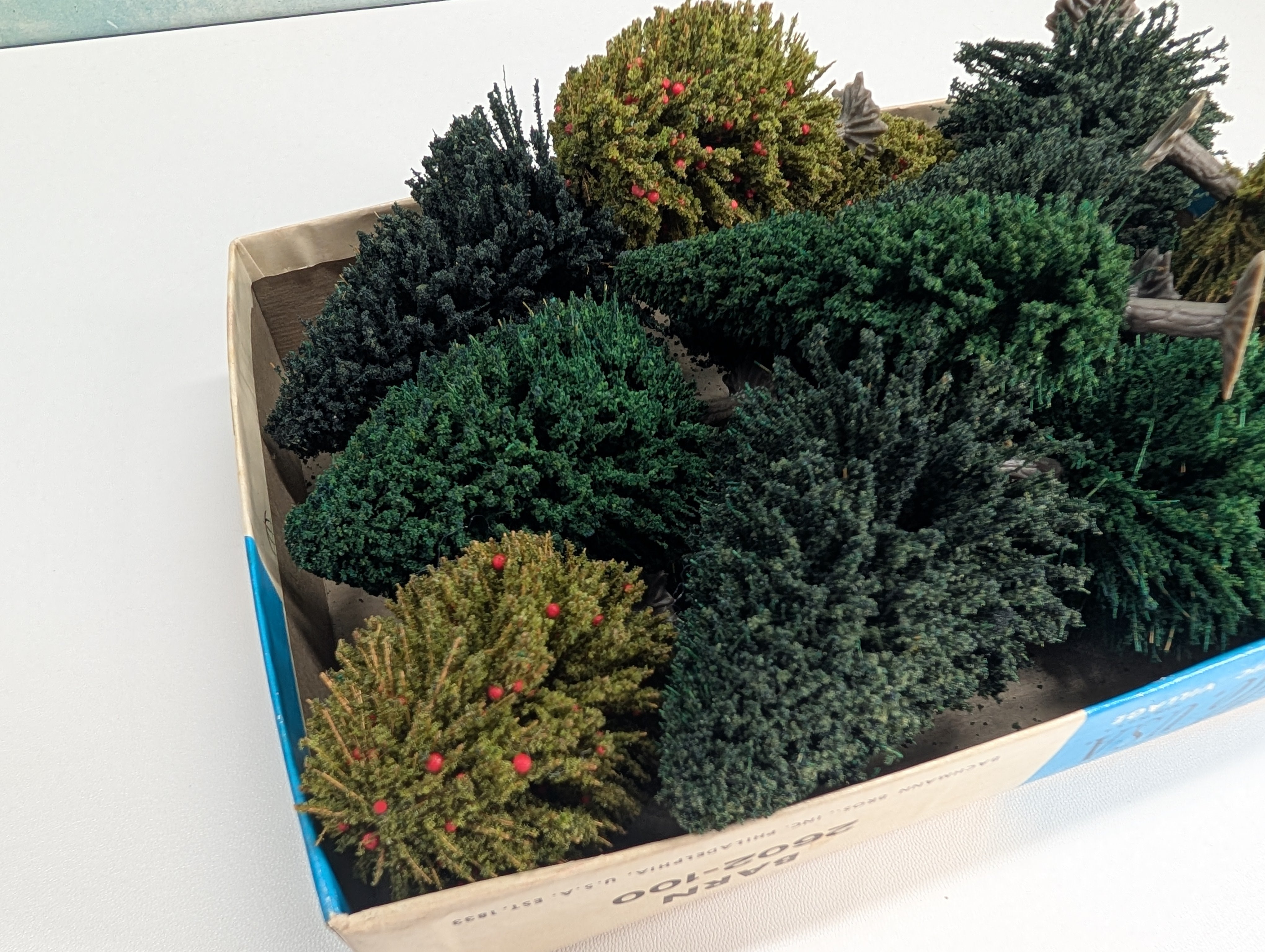 USED HO Scale Lot of Various Trees, Scenery (10+ pcs)