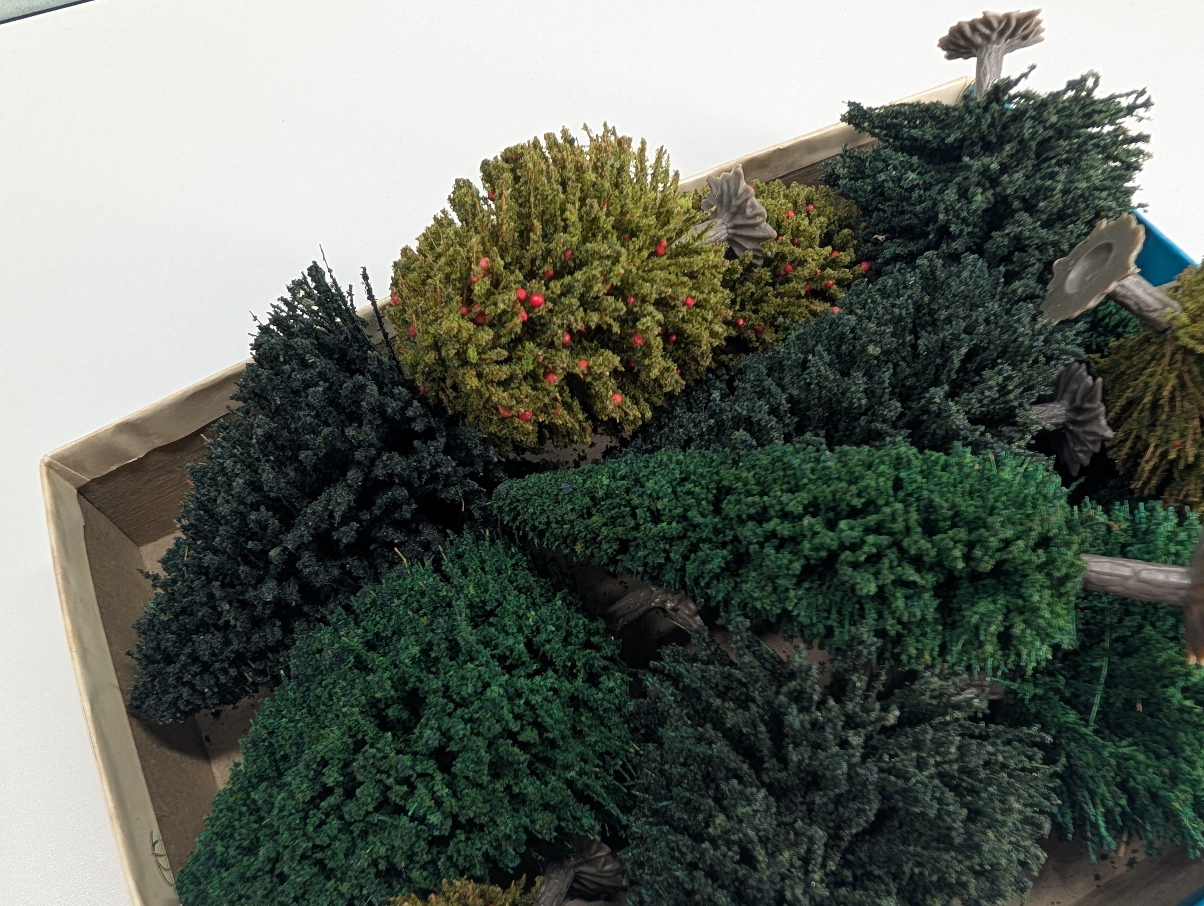 USED HO Scale Lot of Various Trees, Scenery (10+ pcs)