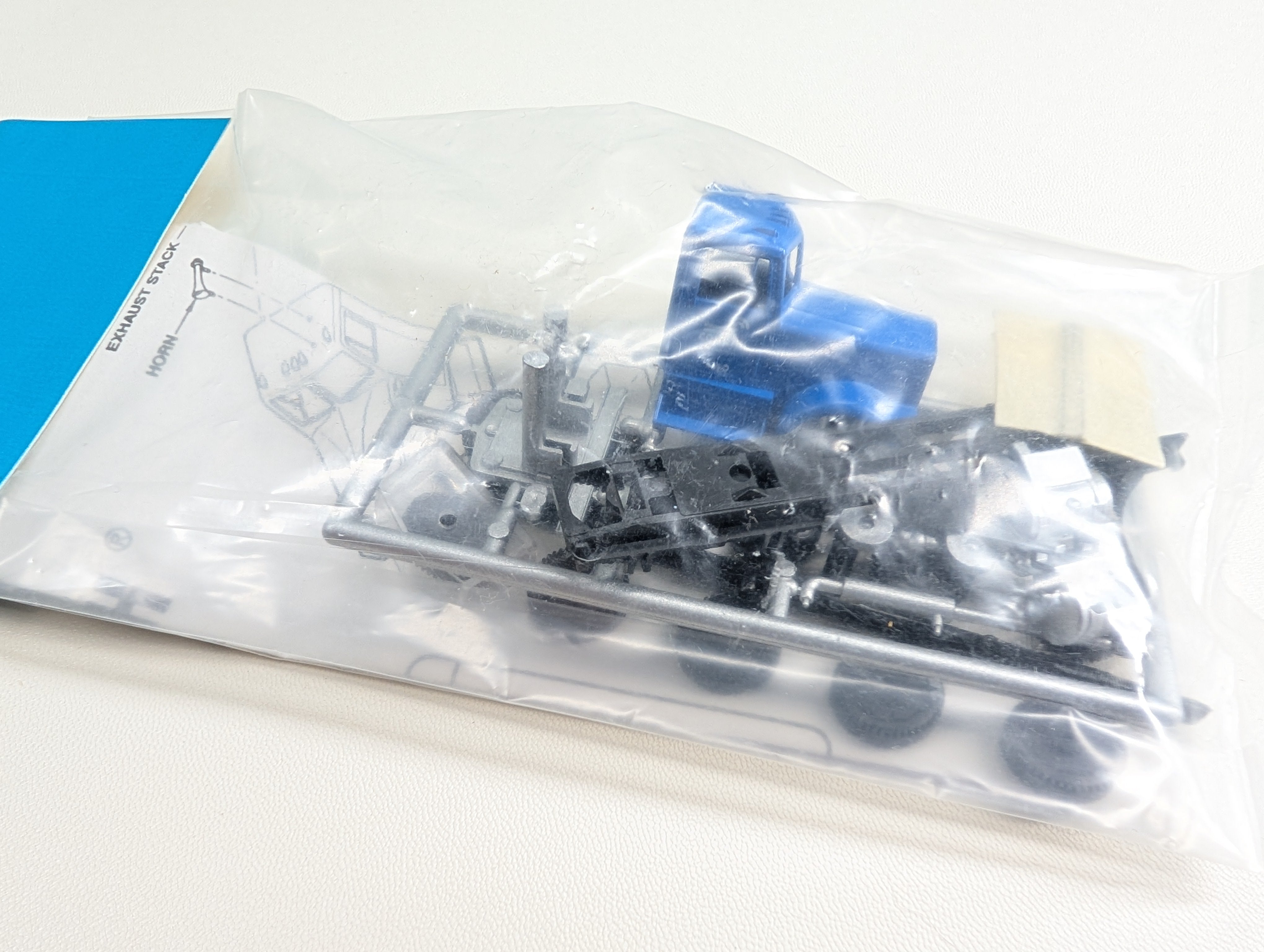 Athearn 5668 HO Scale Conventional Tractor Conrail Sealed KIT
