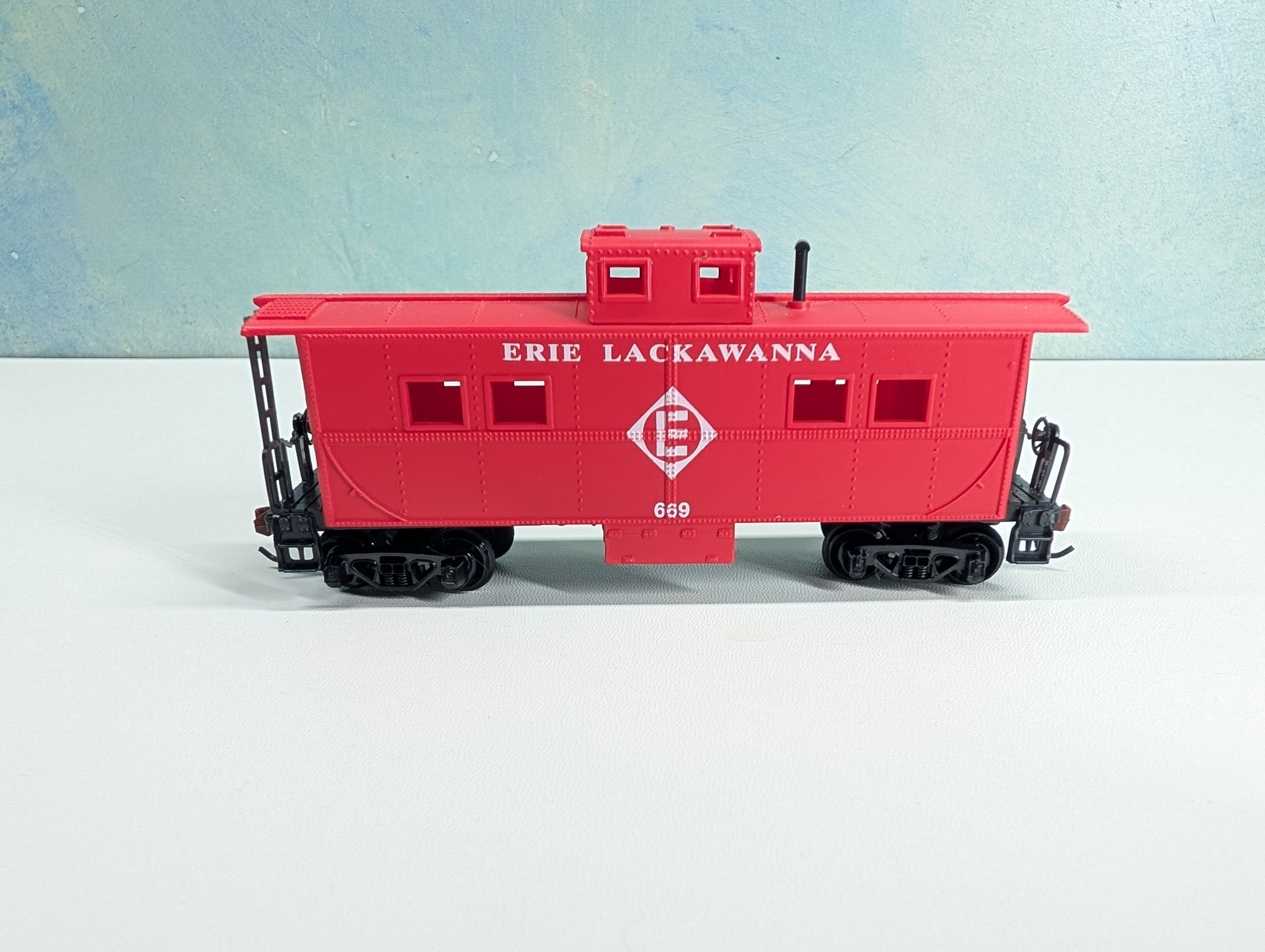 USED Mantua 726-030 HO Scale Heavy 36' Caboose Erie Lackawanna #669