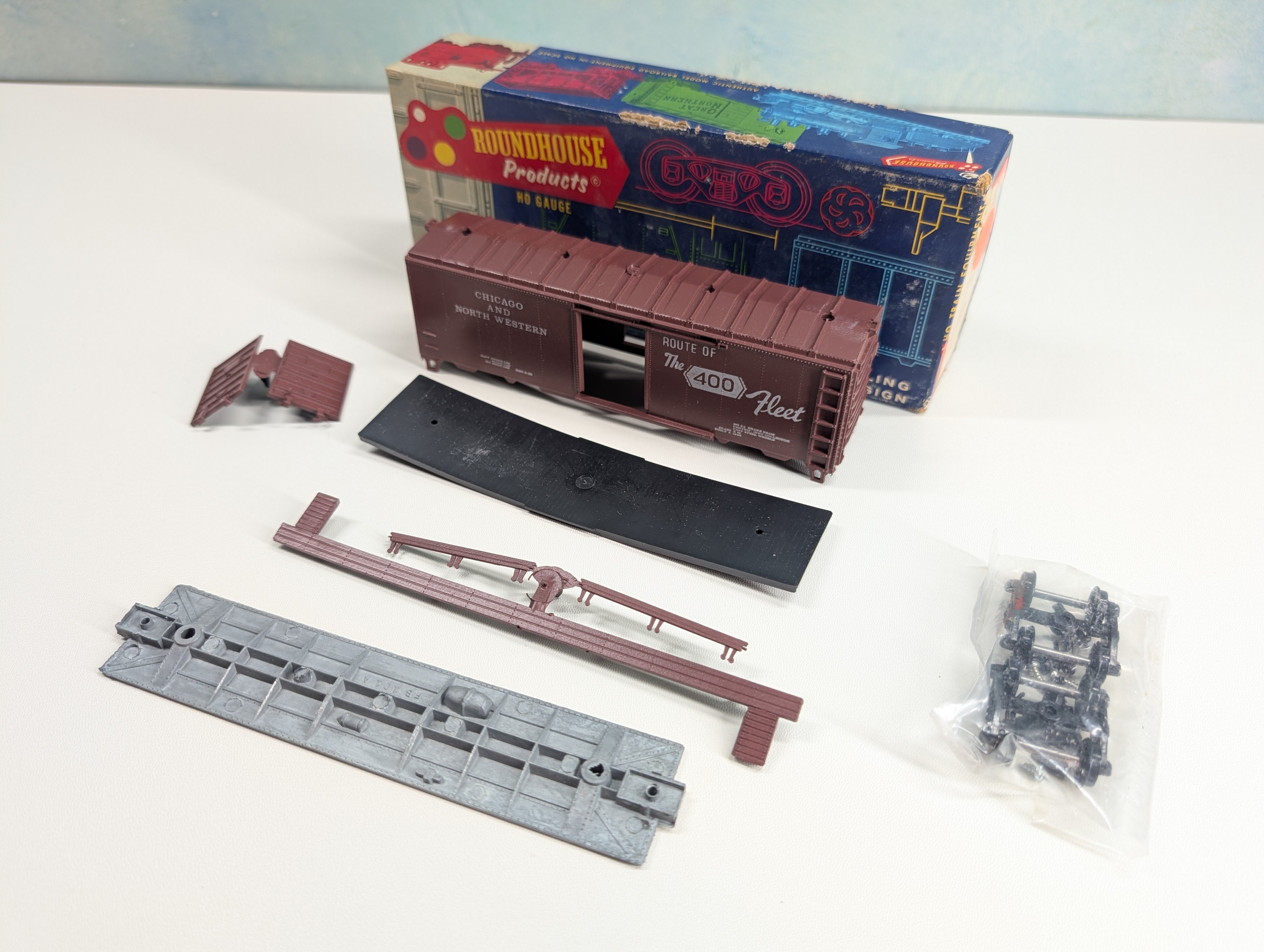 USED Roundhouse HO Scale 40' Box Car Chicago & North Western