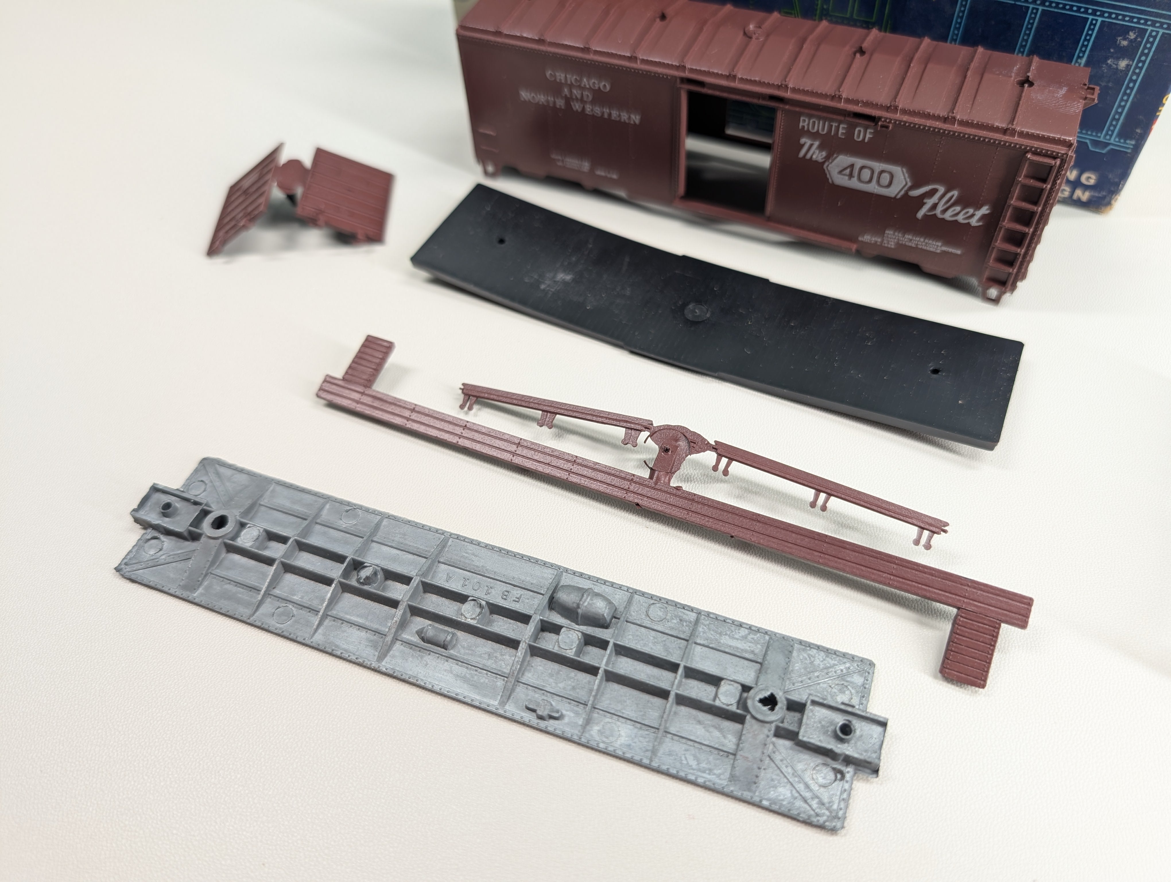 USED Roundhouse HO Scale 40' Box Car Chicago & North Western