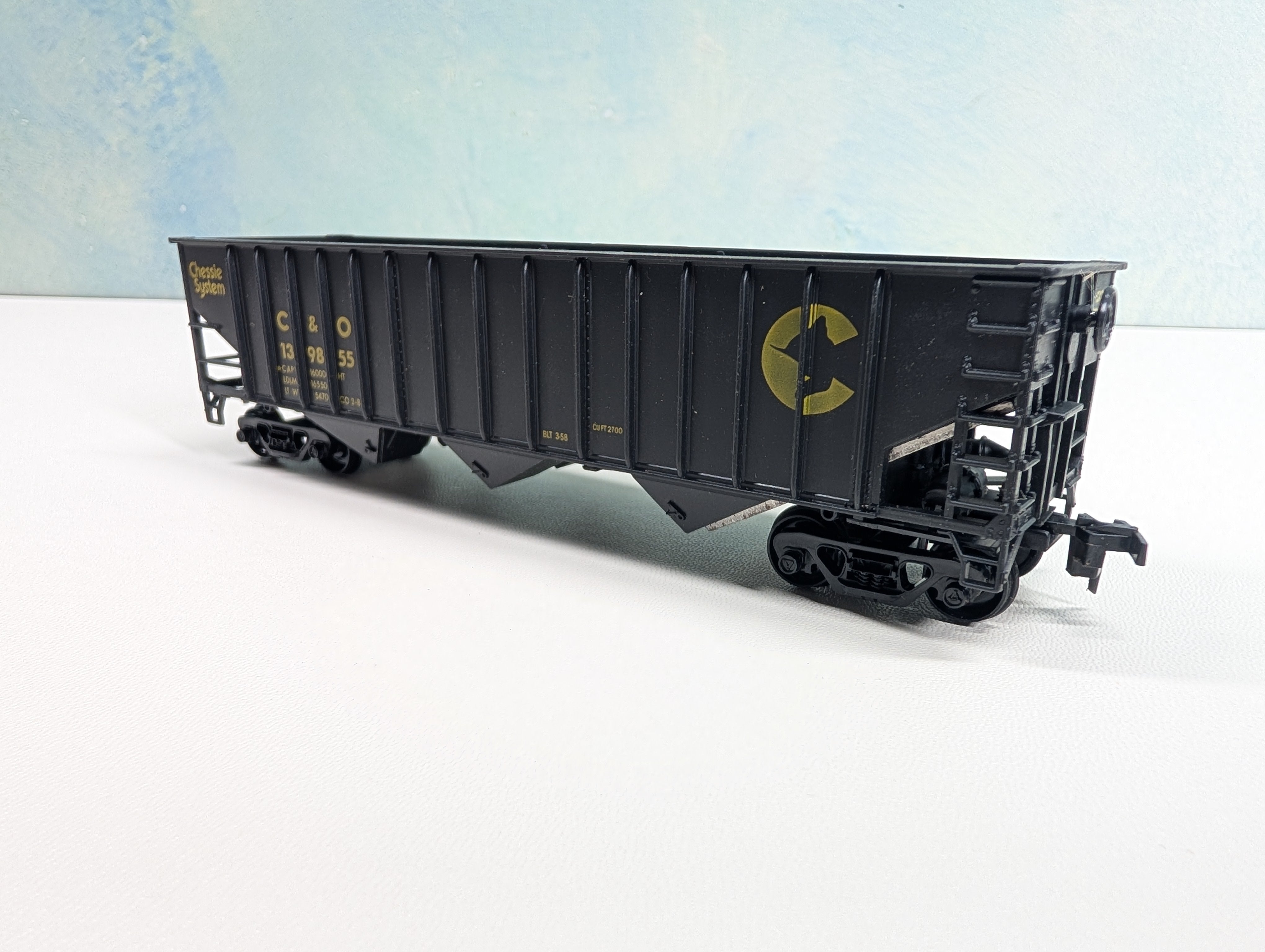 USED Stewart Hobbies HO Scale 70 Ton 14 Panel Tripple Hopper Chessie System C&O #139855