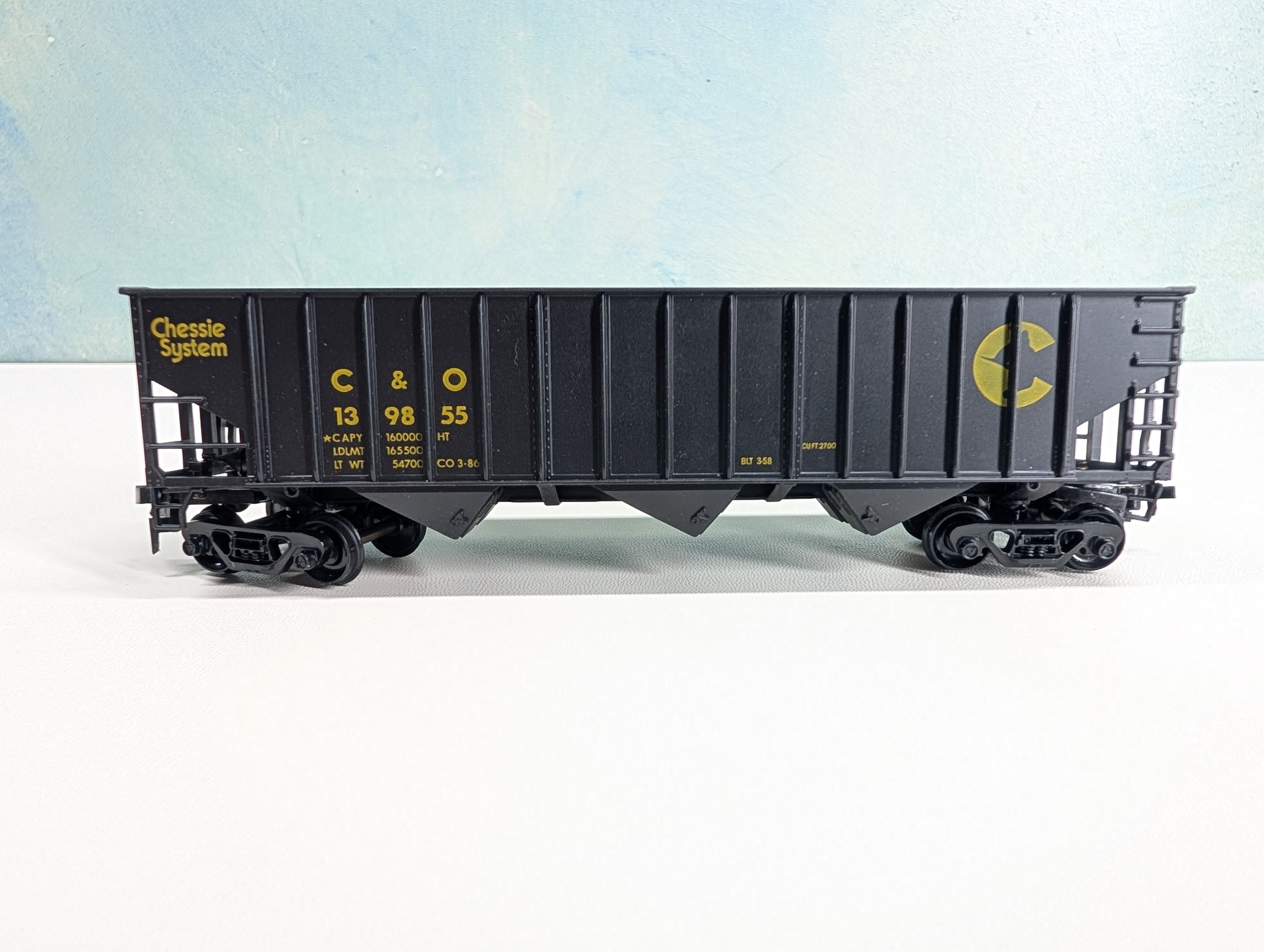 USED Stewart Hobbies HO Scale 70 Ton 14 Panel Tripple Hopper Chessie System C&O #139855