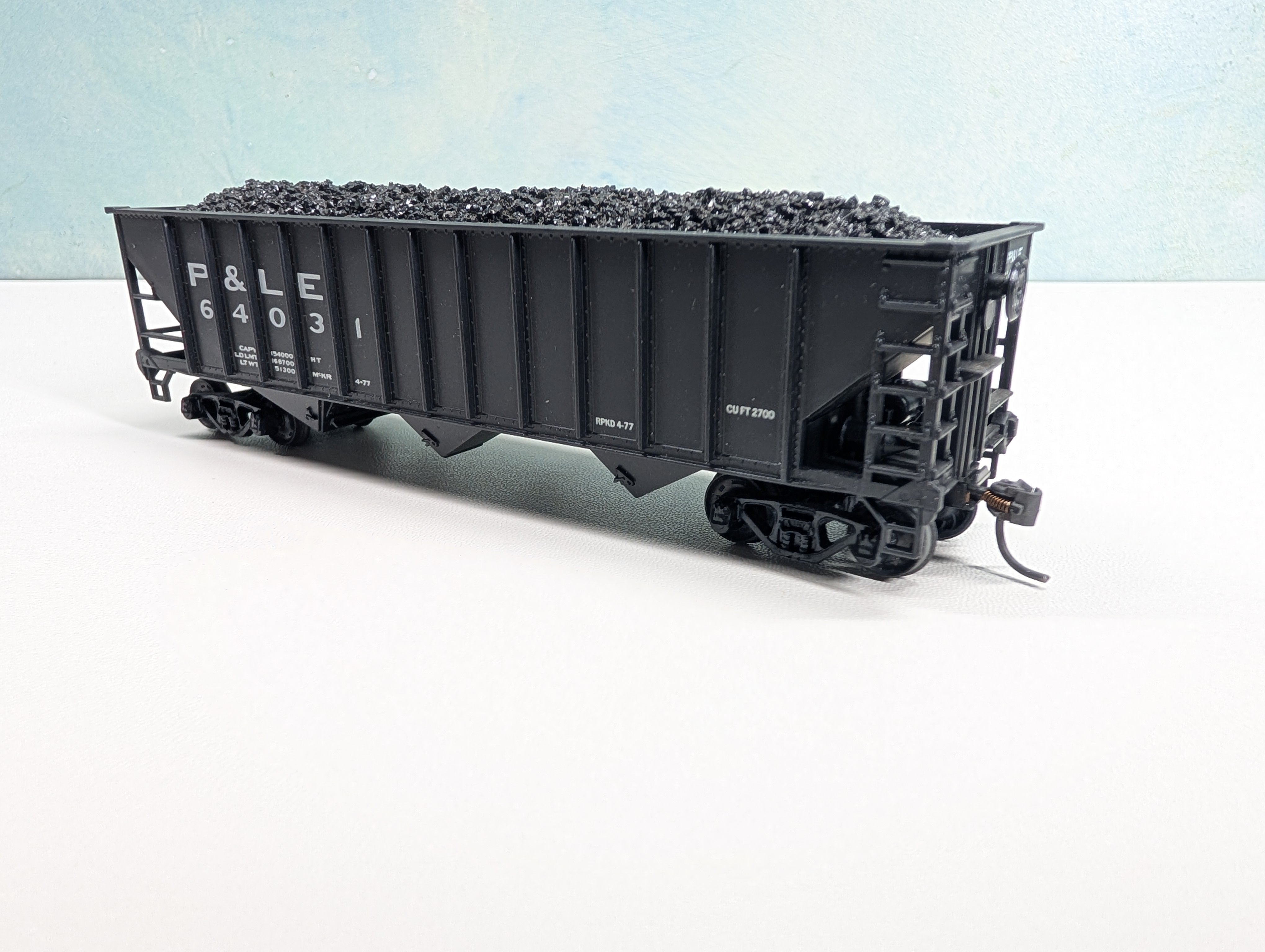 USED Stewart Hobbies HO Scale 70 Ton 12 Panel Tripple Hopper w/ Coal Load Pittsburgh and Lake Erie P&LE #64031 Metal Wheels