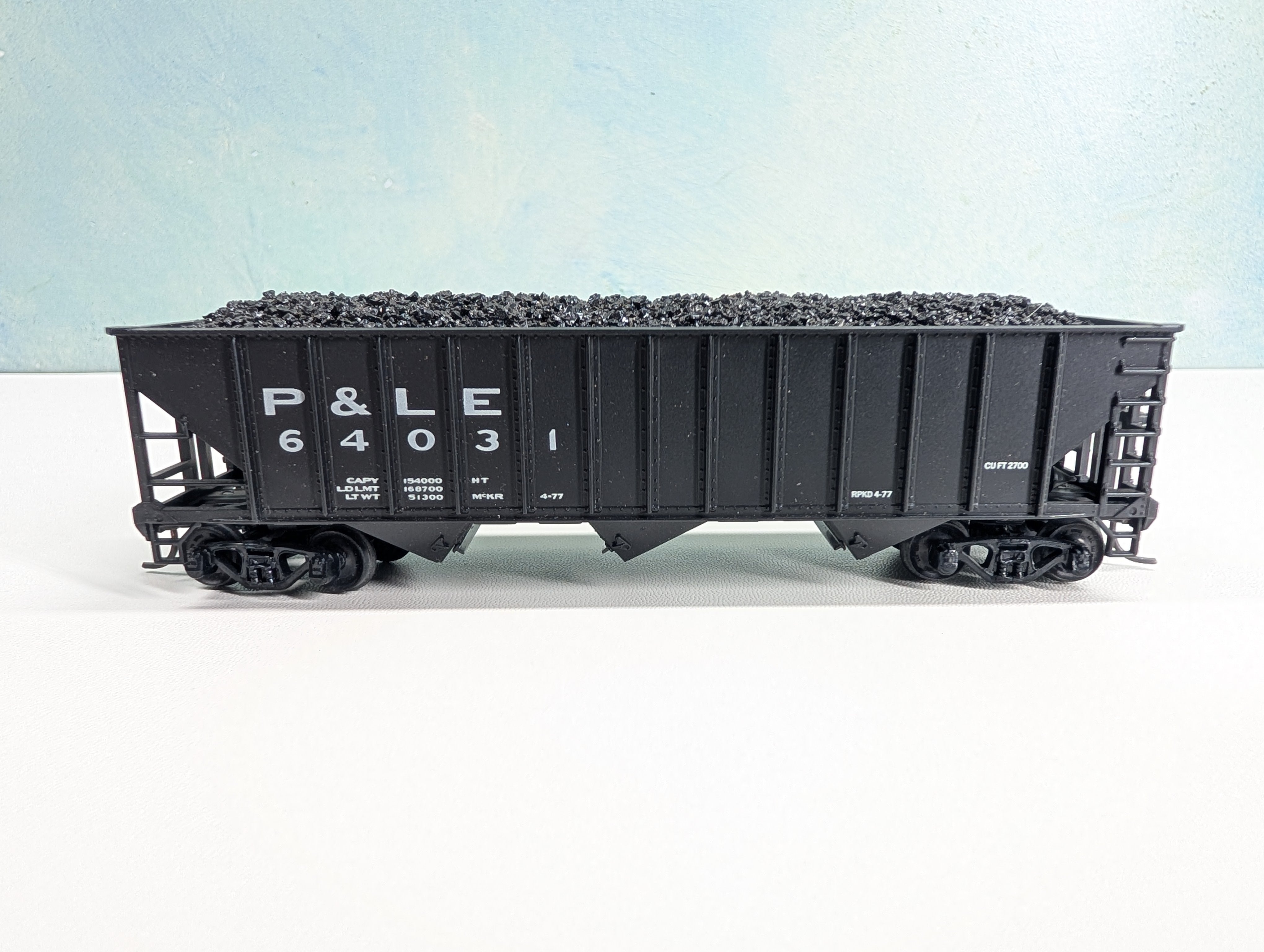 USED Stewart Hobbies HO Scale 70 Ton 12 Panel Tripple Hopper w/ Coal Load Pittsburgh and Lake Erie P&LE #64031 Metal Wheels