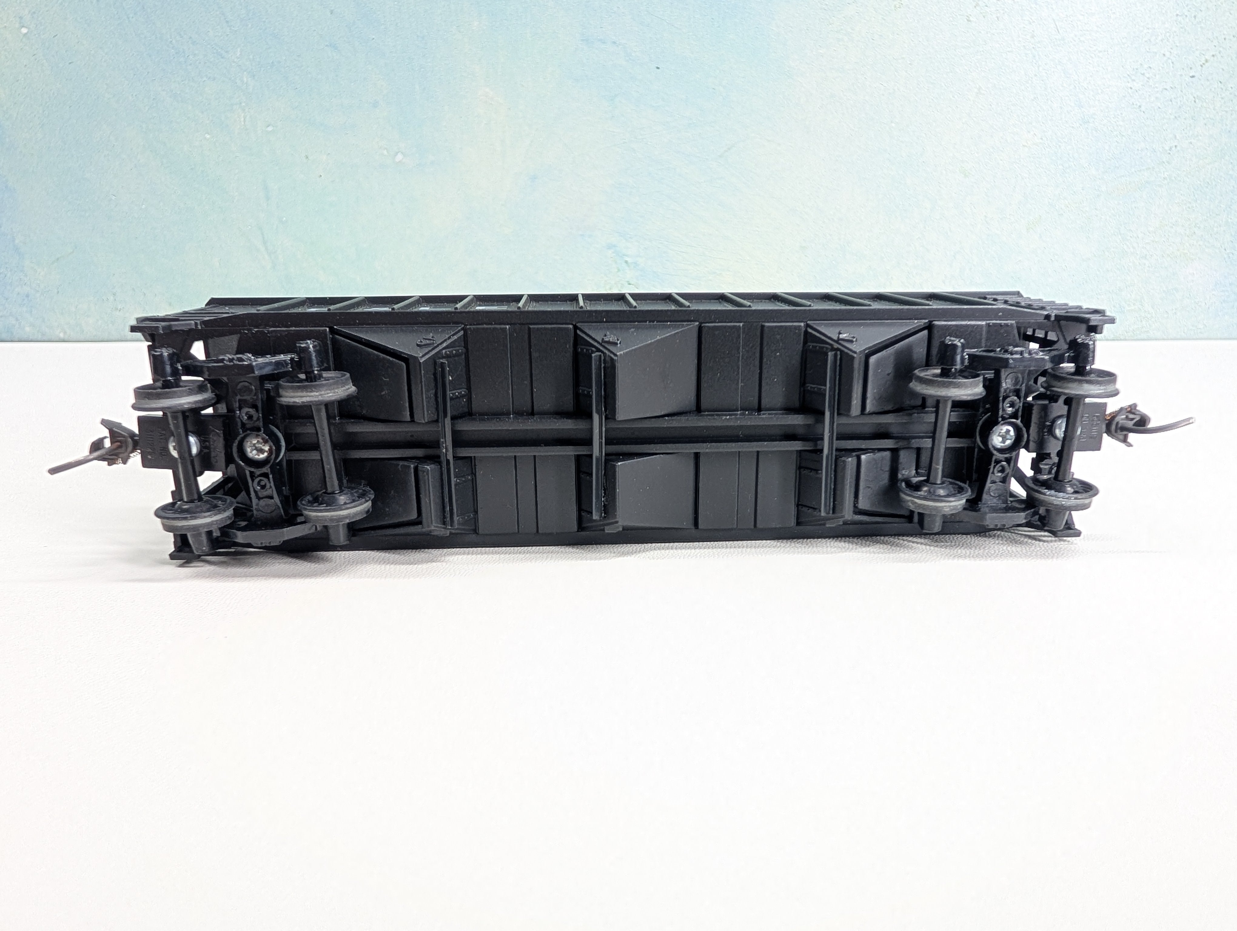 USED Stewart Hobbies HO Scale 70 Ton 12 Panel Tripple Hopper w/ Coal Load Pittsburgh and Lake Erie P&LE #64031 Metal Wheels