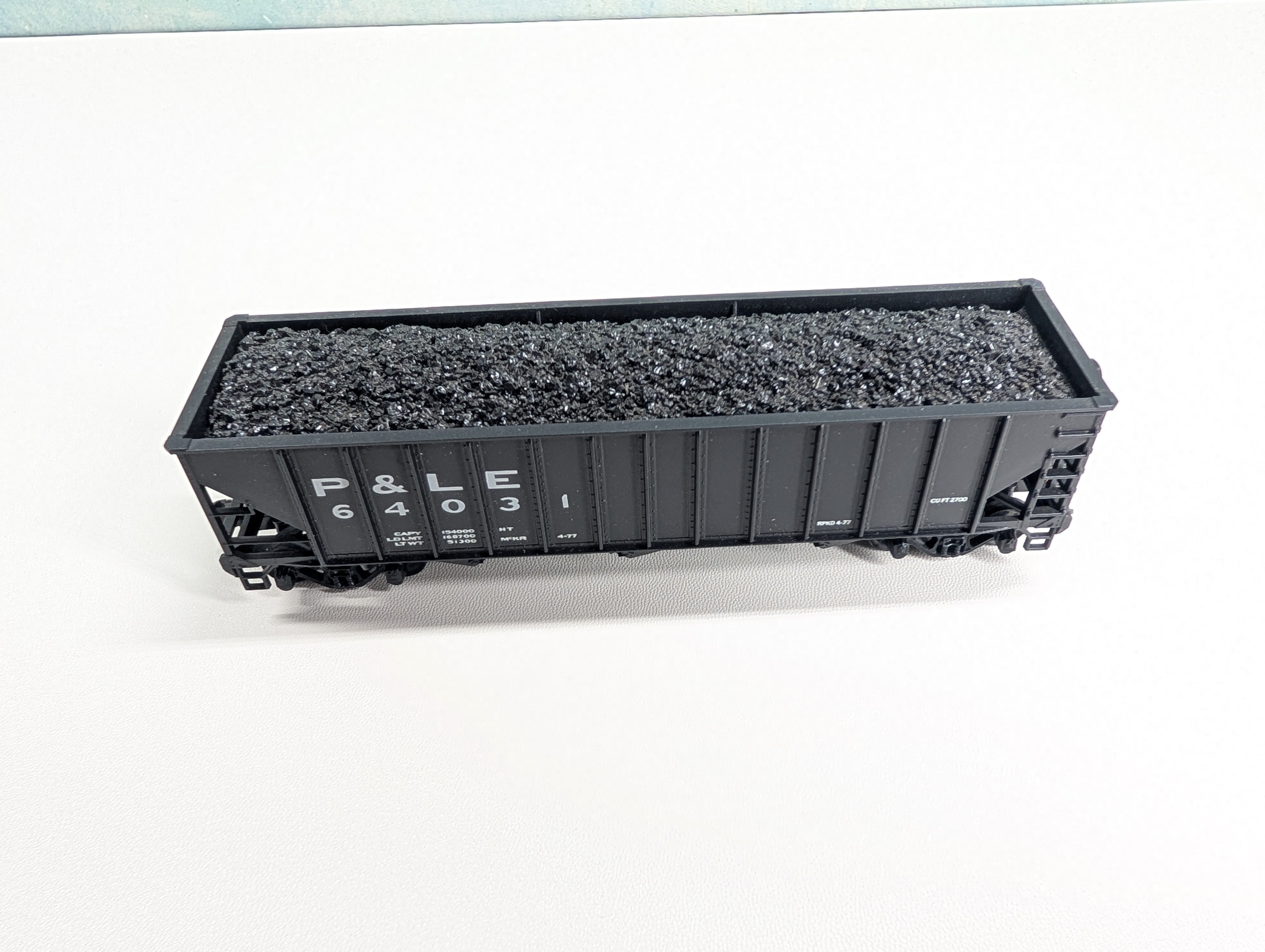 USED Stewart Hobbies HO Scale 70 Ton 12 Panel Tripple Hopper w/ Coal Load Pittsburgh and Lake Erie P&LE #64031 Metal Wheels