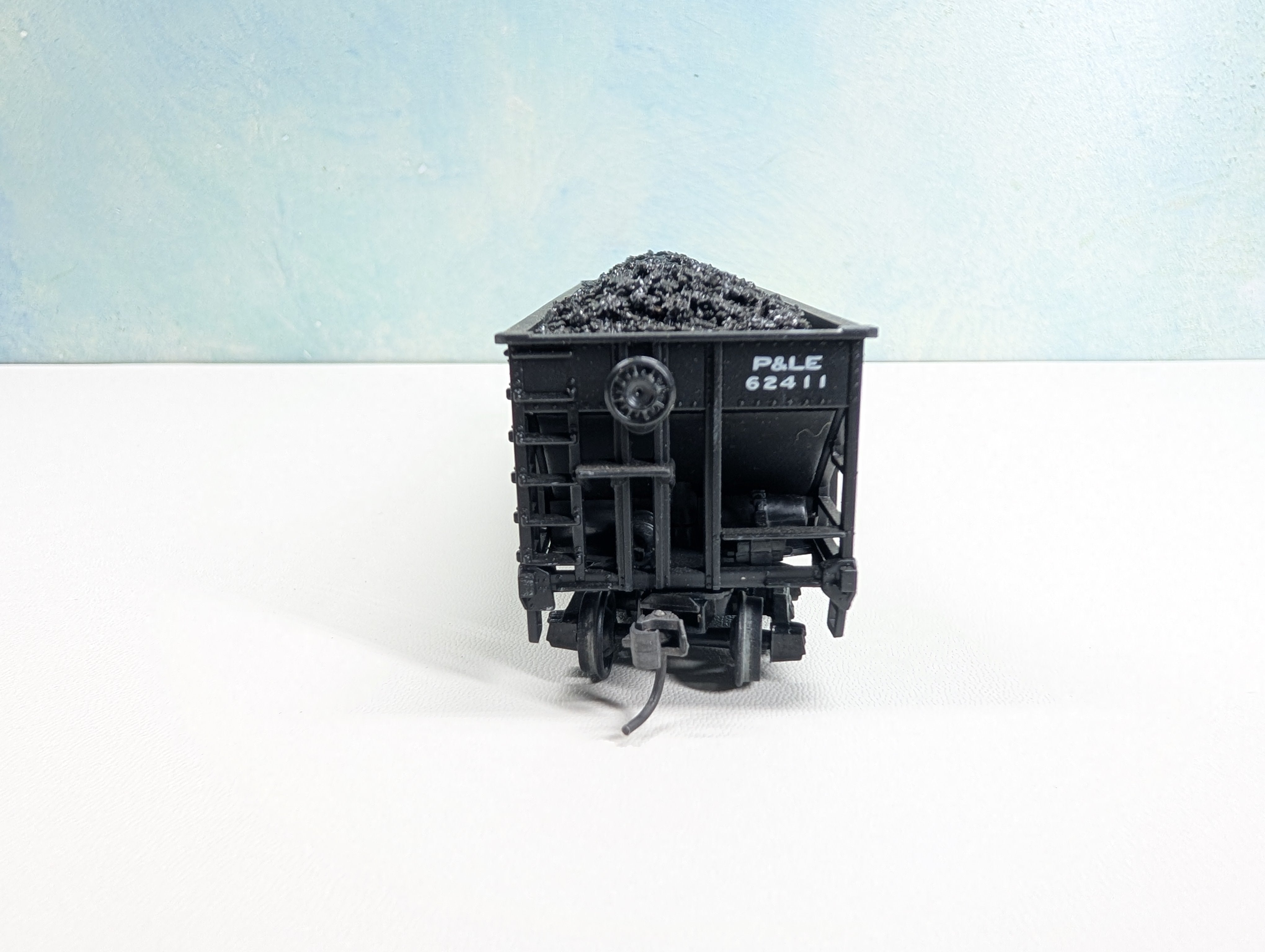 USED Stewart Hobbies HO Scale 70 Ton 12 Panel Tripple Hopper w/ Coal Pittsburgh and Lake Erie P&LE #62411 Metal Wheels