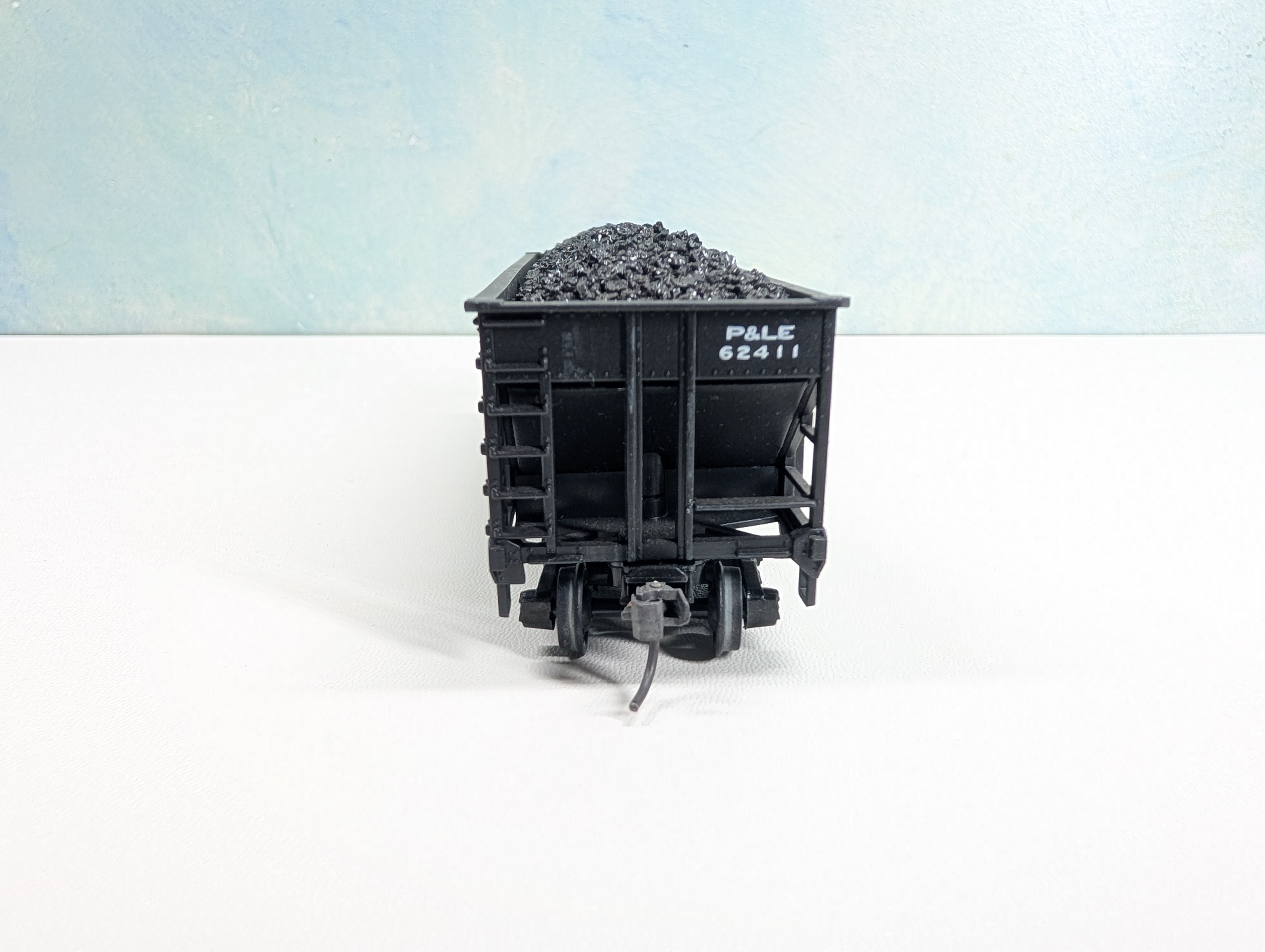 USED Stewart Hobbies HO Scale 70 Ton 12 Panel Tripple Hopper w/ Coal Pittsburgh and Lake Erie P&LE #62411 Metal Wheels