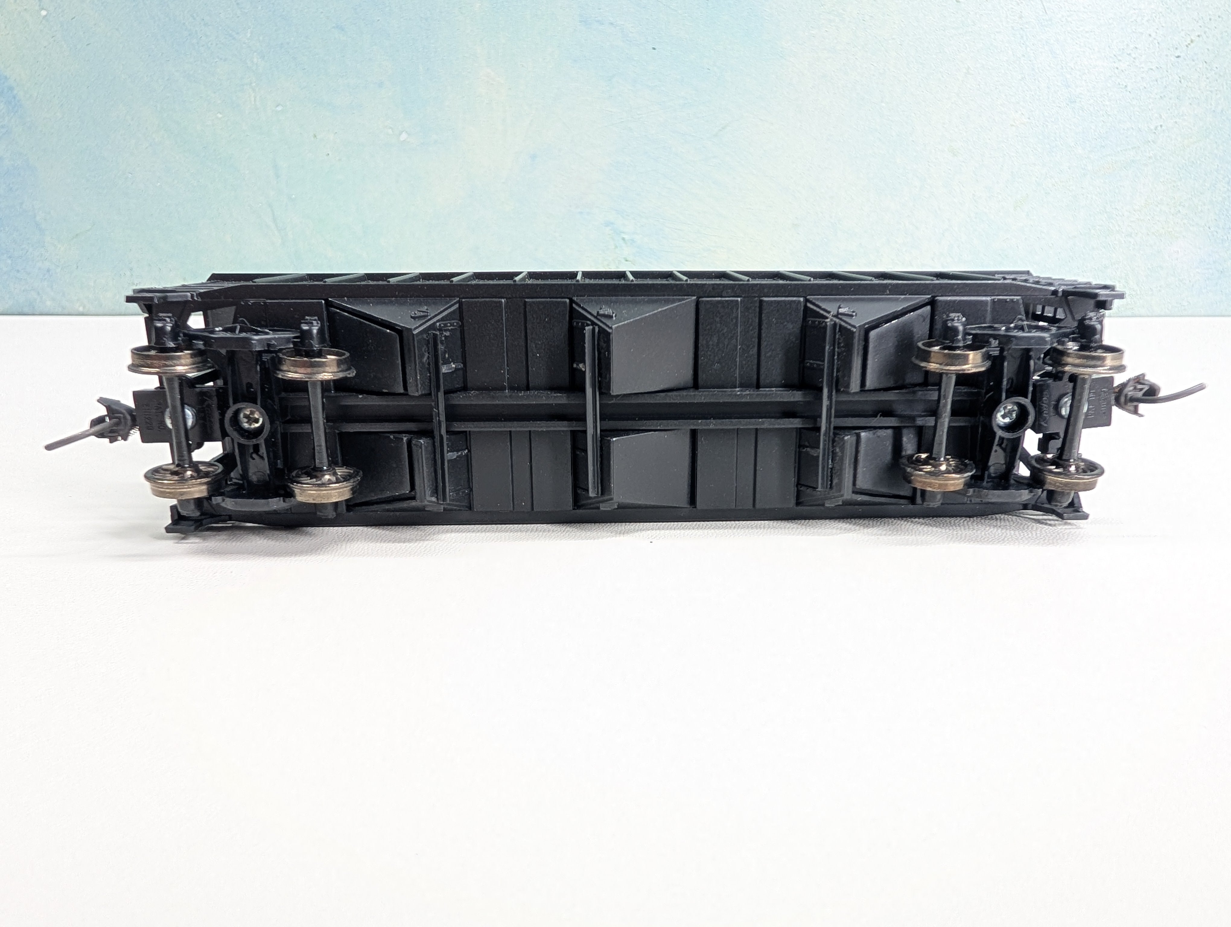 USED Stewart Hobbies HO Scale 70 Ton 12 Panel Tripple Hopper w/ Coal Pittsburgh and Lake Erie P&LE #62329 Metal Wheels