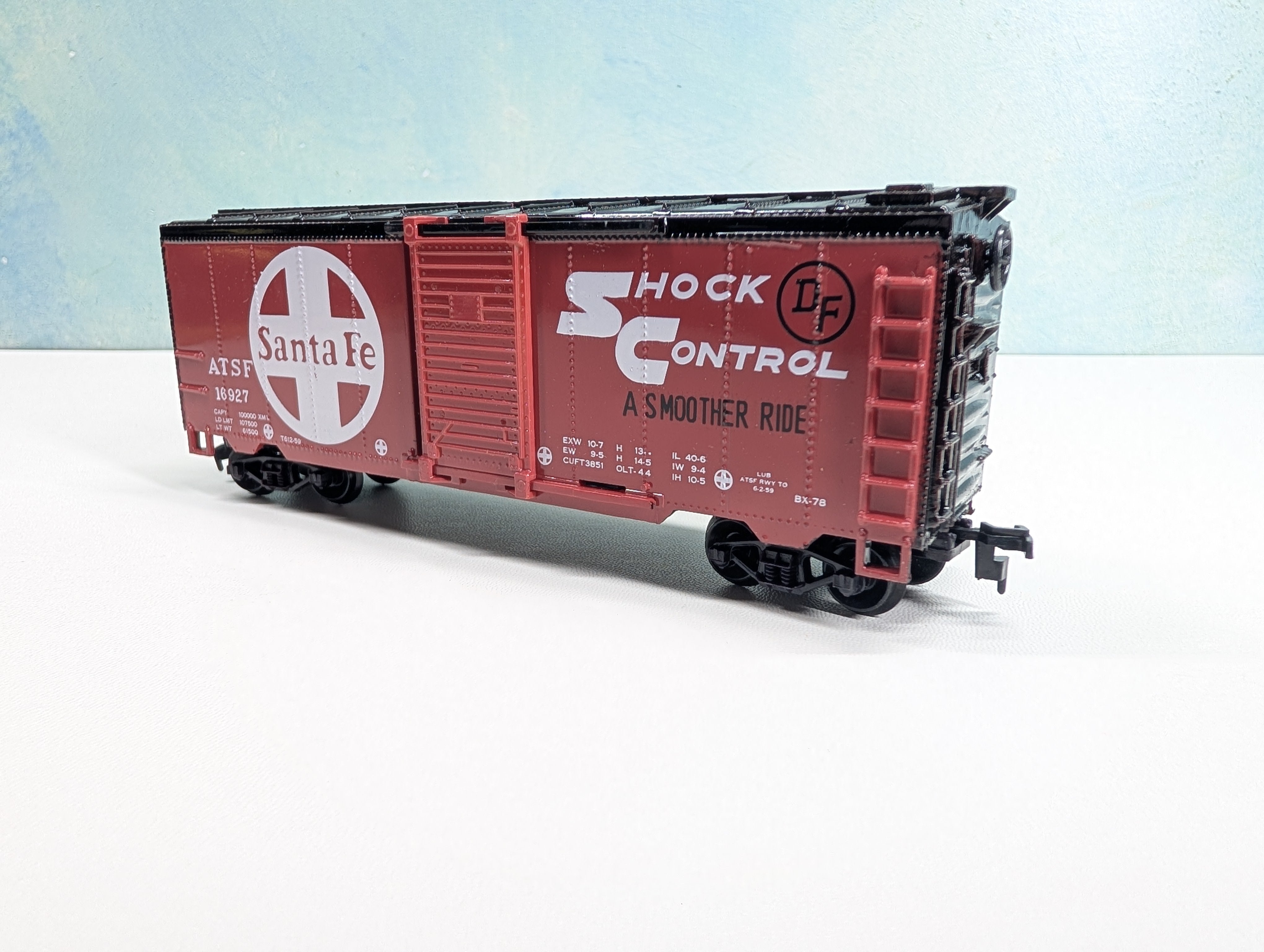 USED Life-Like HO Scale 40' Box Car (Glossy Paint) Santa Fe ATSF #16927