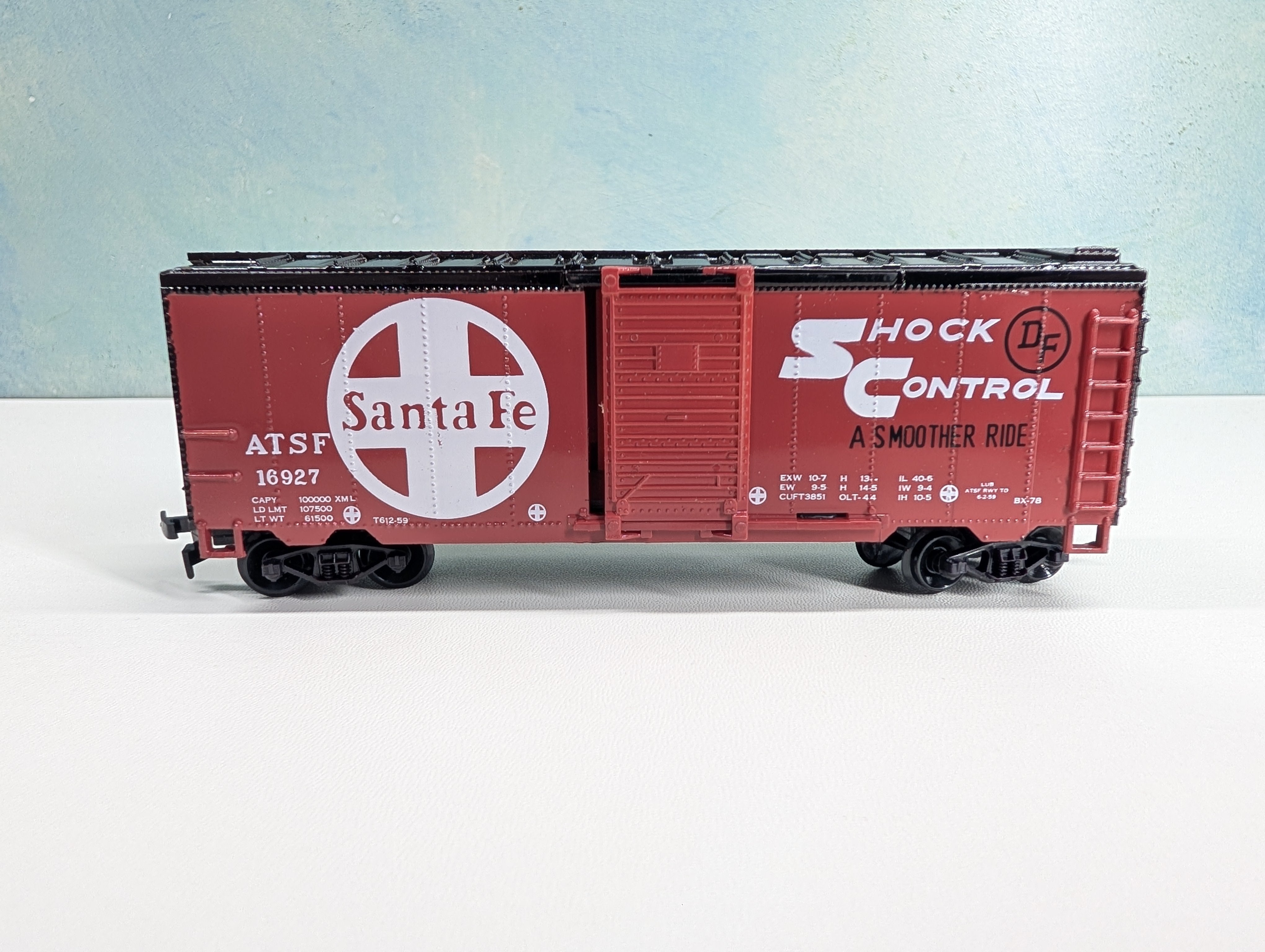 USED Life-Like HO Scale 40' Box Car (Glossy Paint) Santa Fe ATSF #16927