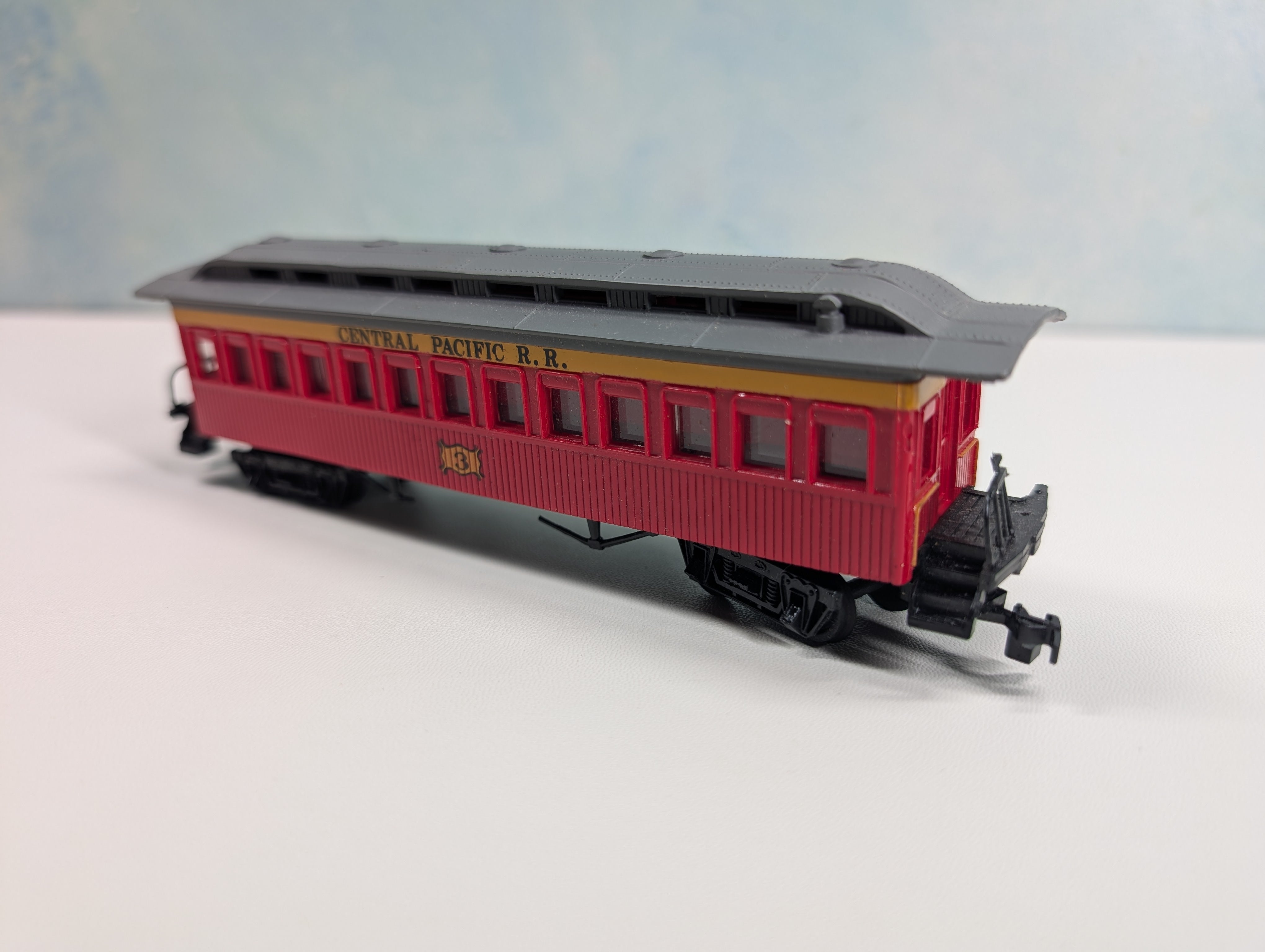 USED Bachmann HO Scale 47' Old Time Coach Central Pacific #3