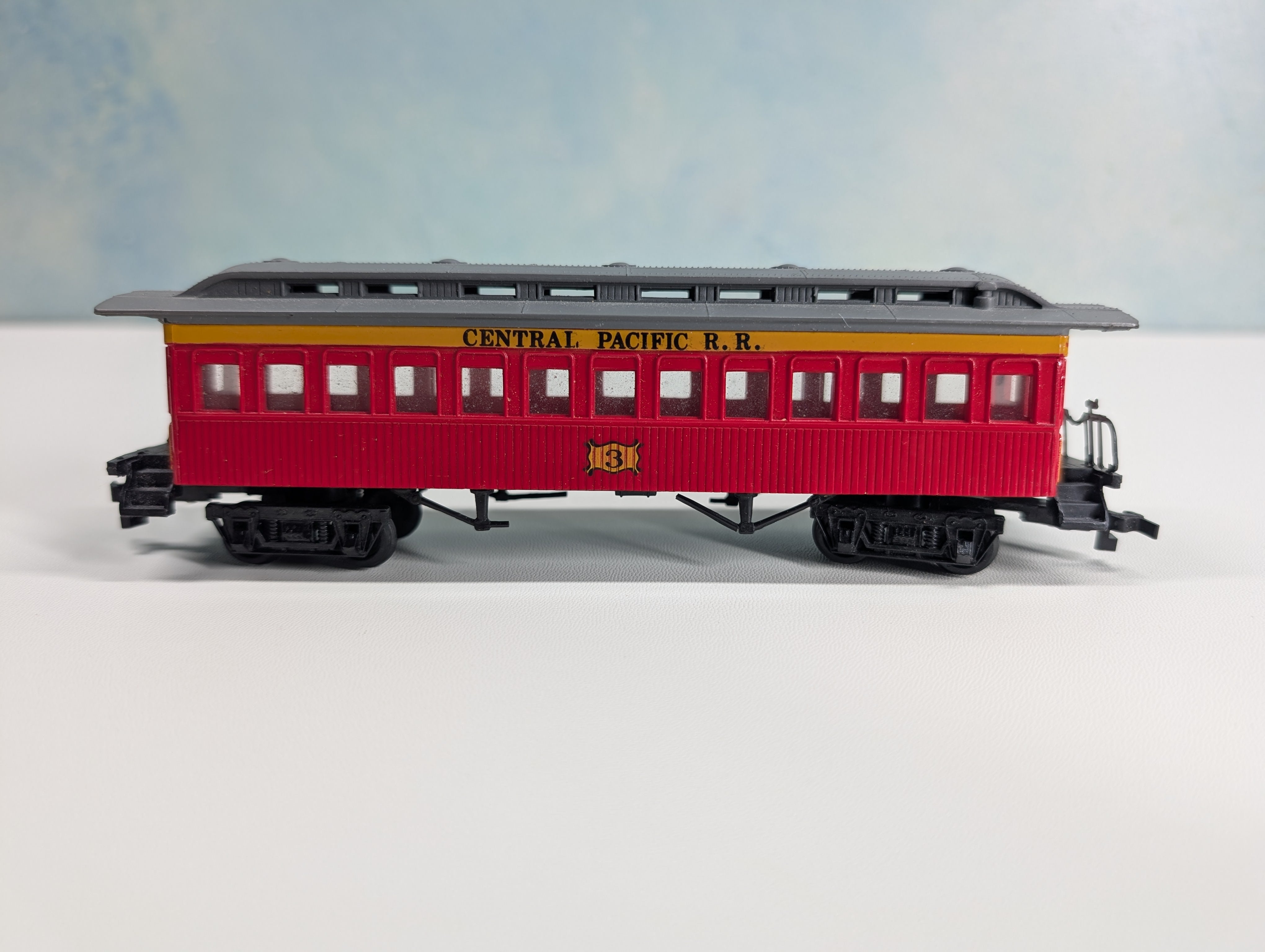 USED Bachmann HO Scale 47' Old Time Coach Central Pacific #3