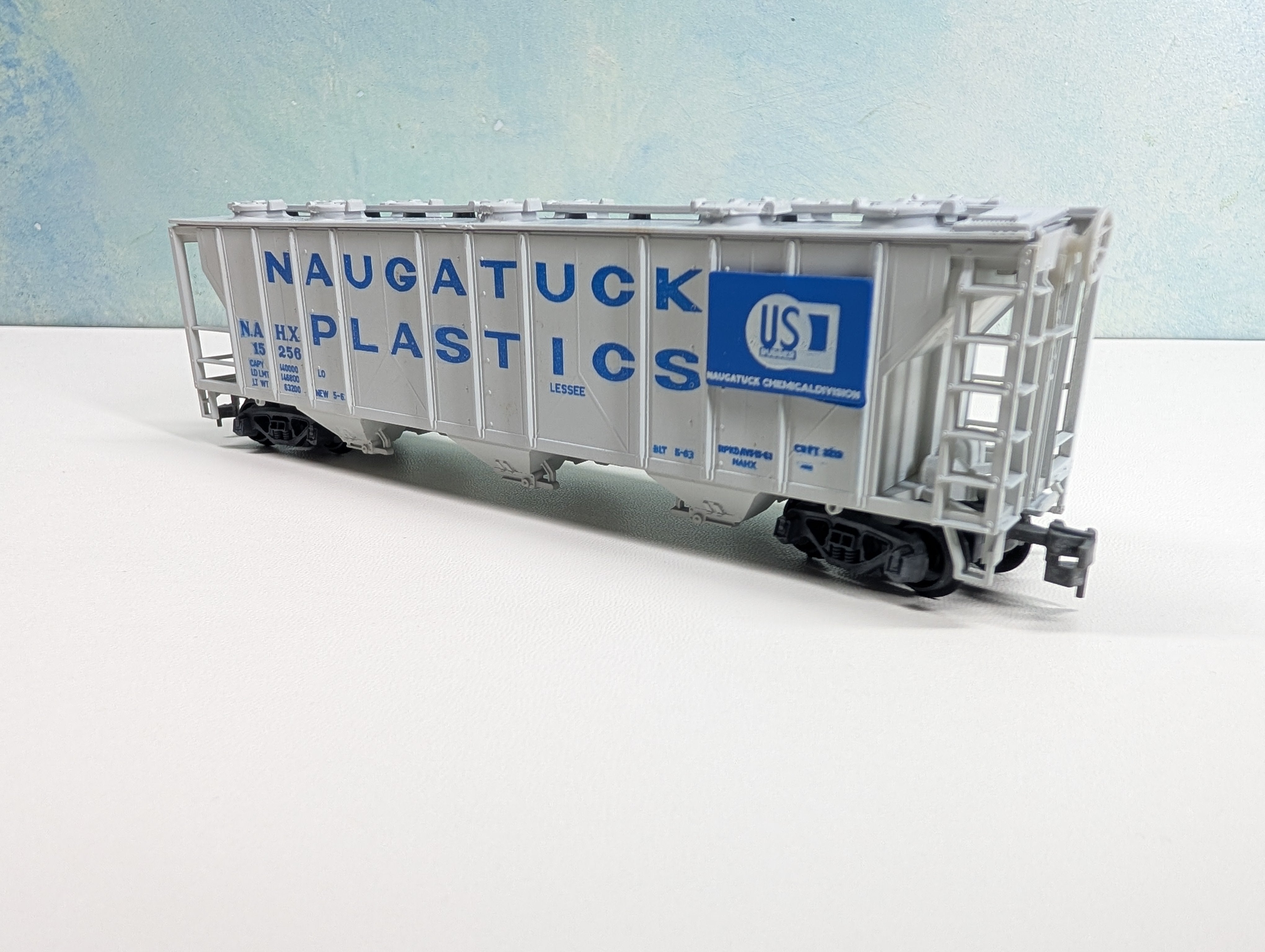 USED HO Scale Covered Hopper Naugatuck Plastics NAHX #15256