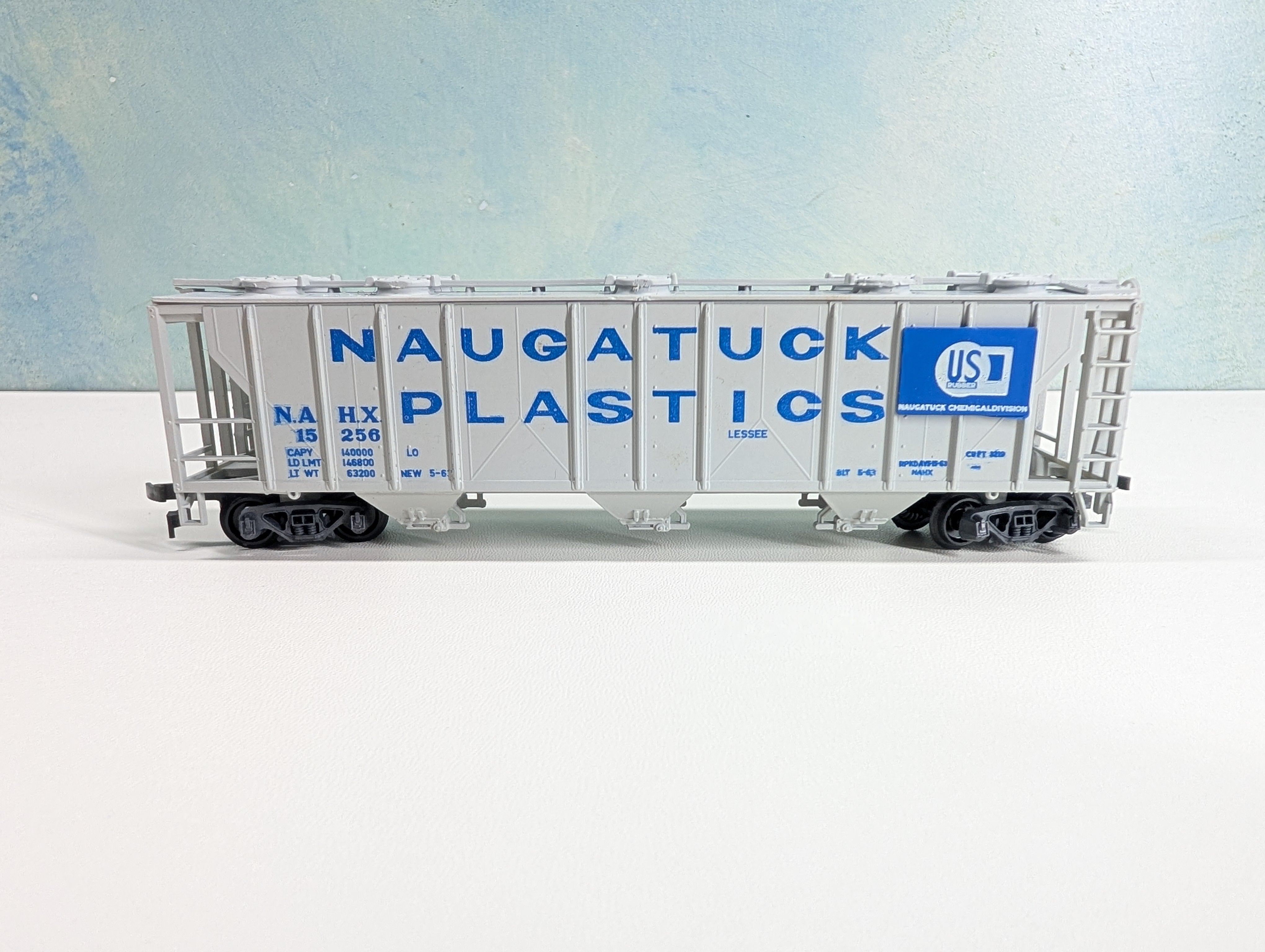 USED HO Scale Covered Hopper Naugatuck Plastics NAHX #15256