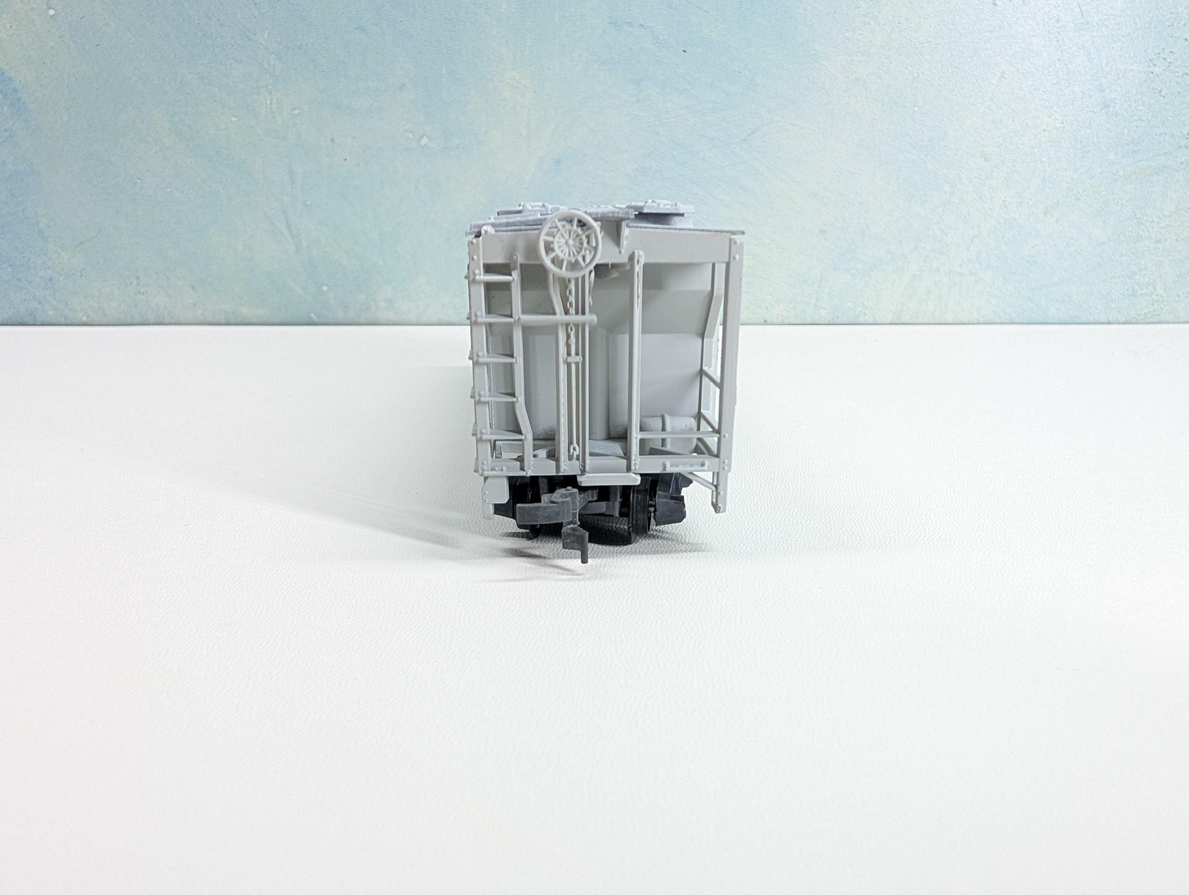 USED HO Scale Covered Hopper Naugatuck Plastics NAHX #15256