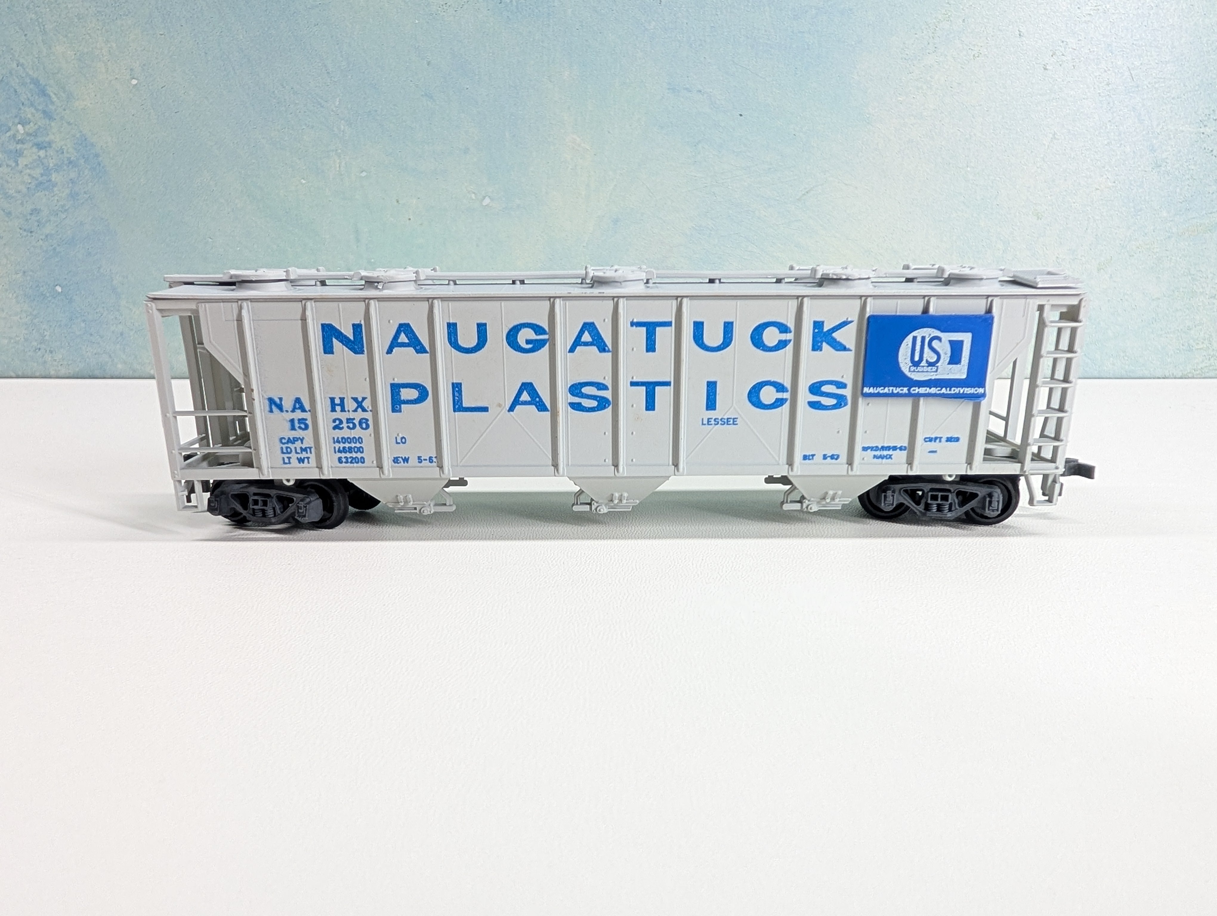 USED HO Scale Covered Hopper Naugatuck Plastics NAHX #15256