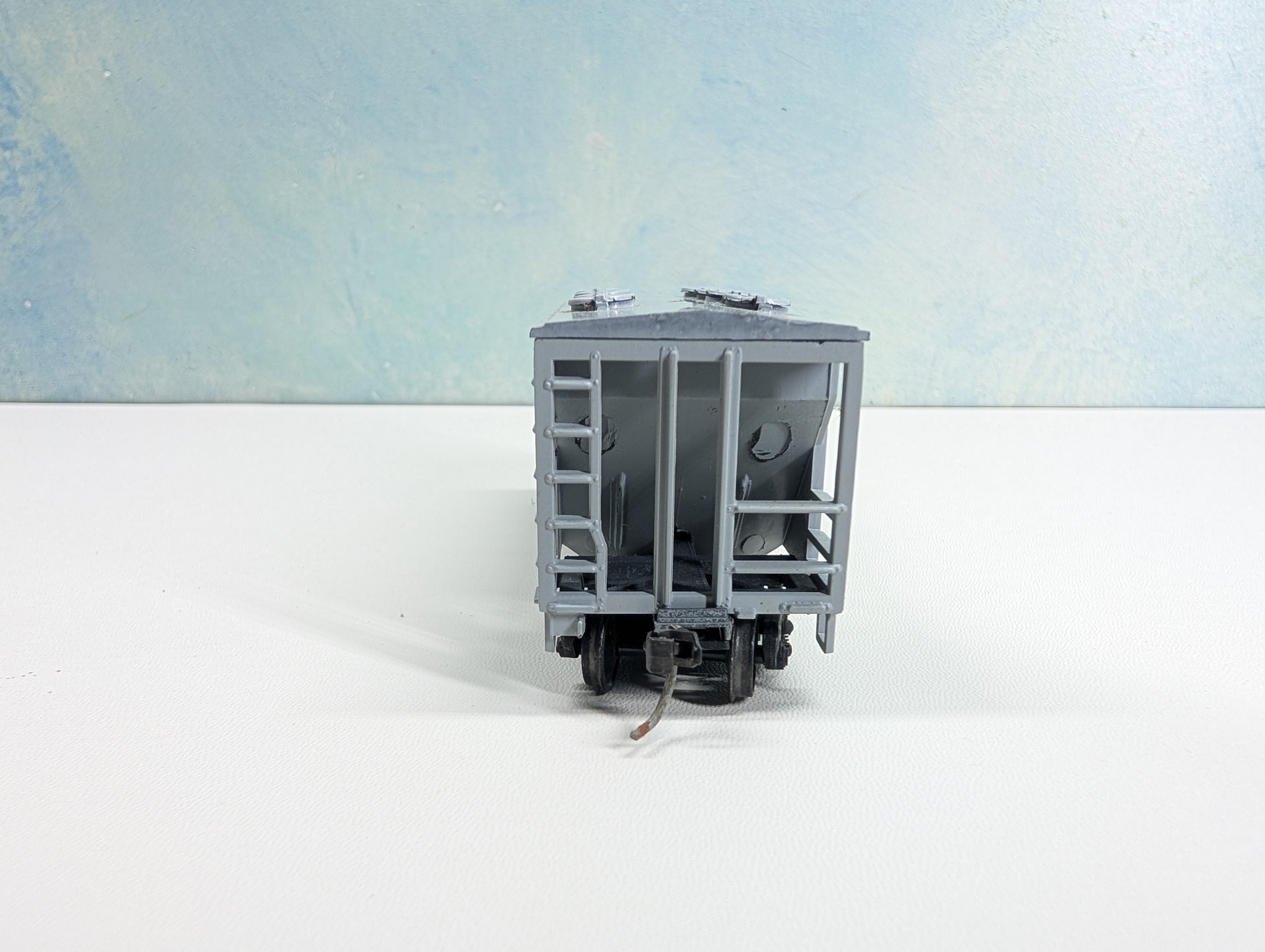 USED Roundhouse HO Scale Covered Hopper Delaware and Hudson D&H #12058 Metal Wheels