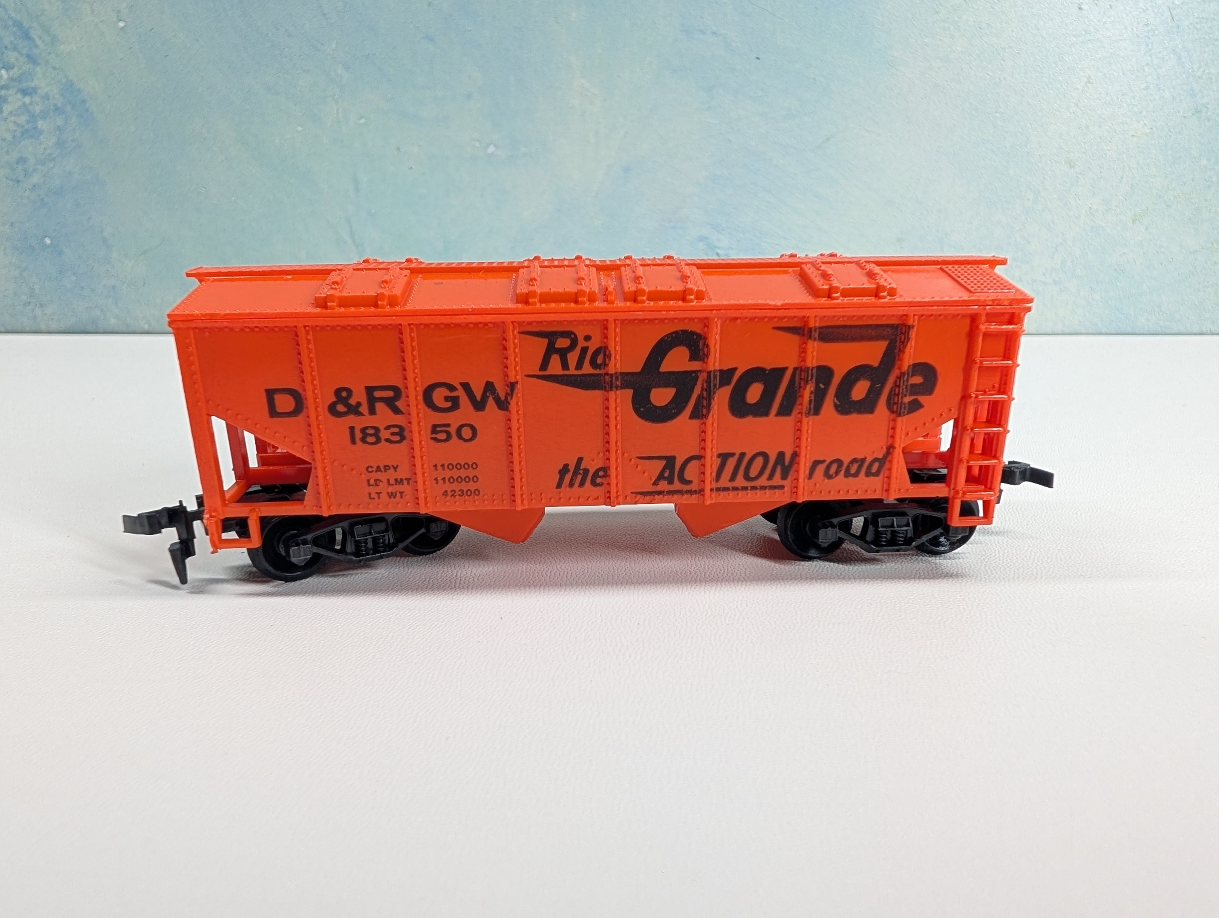USED HO Scale 2 Bay Covered Hopper Rio Grande D&RGW #18350