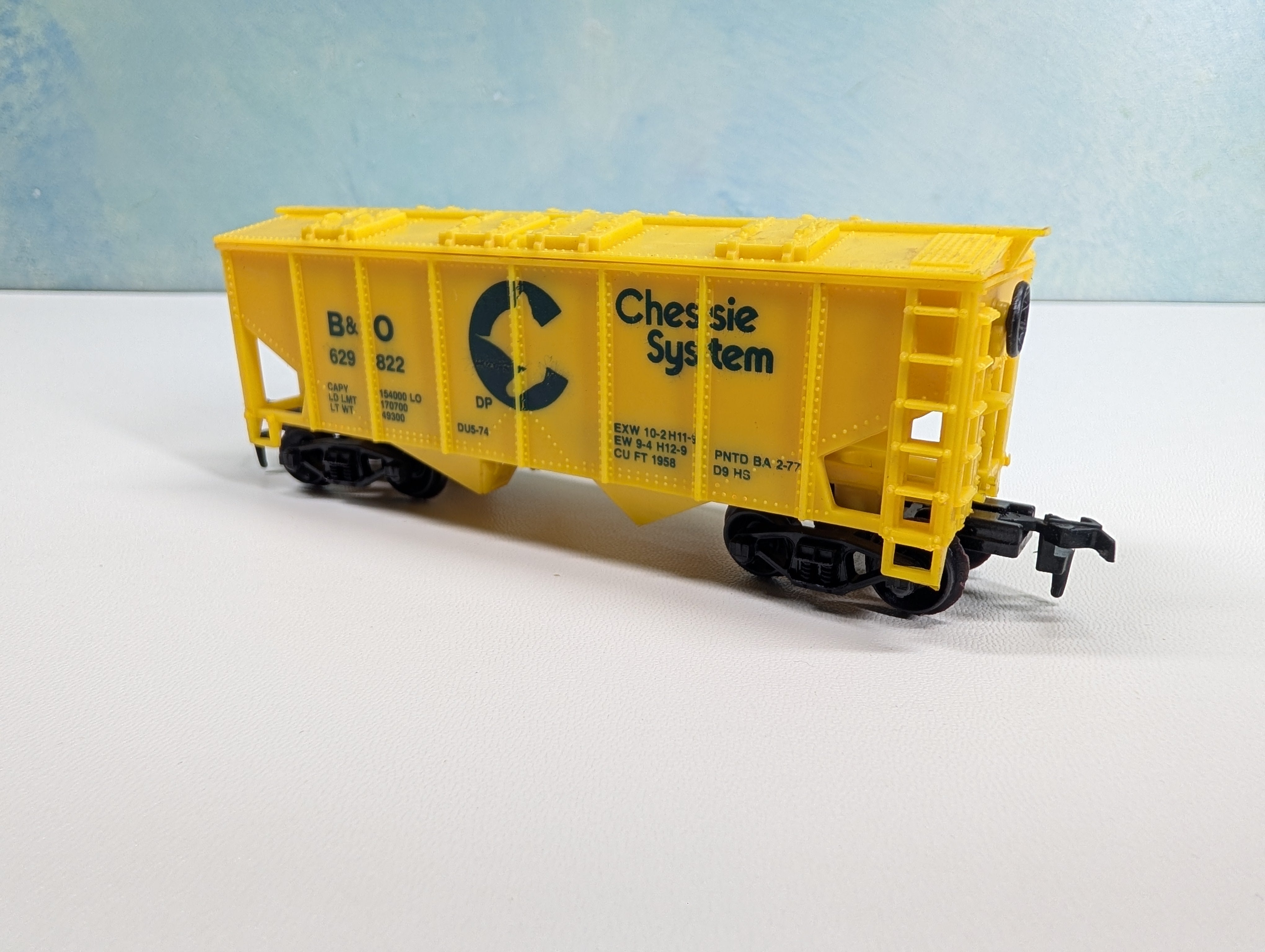 USED HO Scale 2 Bay Covered Hopper Chessie System B&O #629822